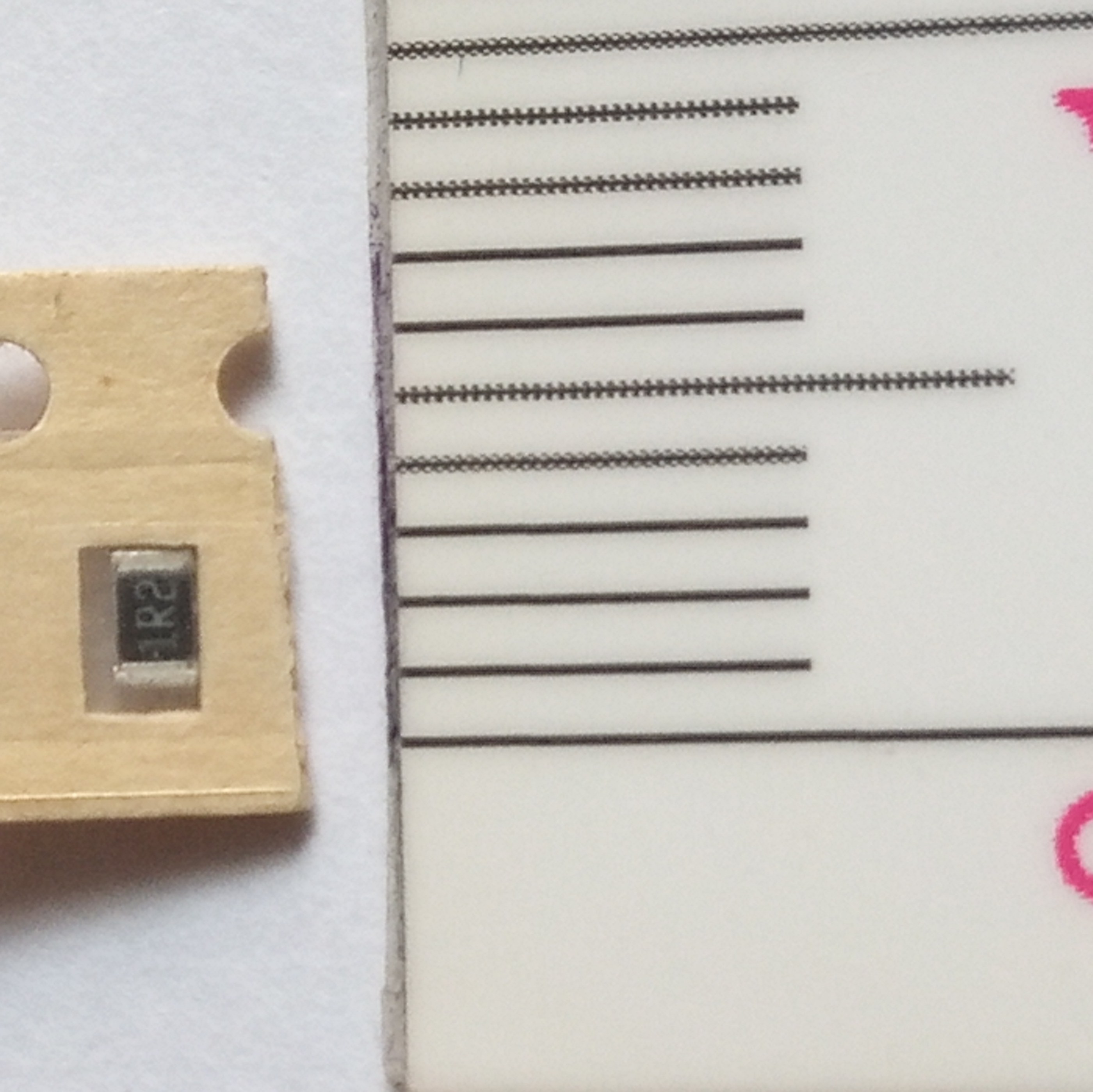 مقاومت SMD نصب سطحی بسیار عالی با کد 1R20 یعنی 12 اهم پکیج 0805