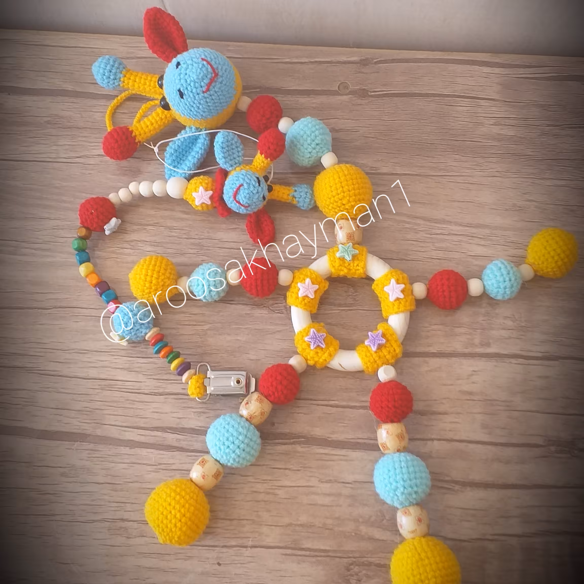  جغجغه و بند پستونک مدل زرافه و مناسب برای آویز اتاق کودک