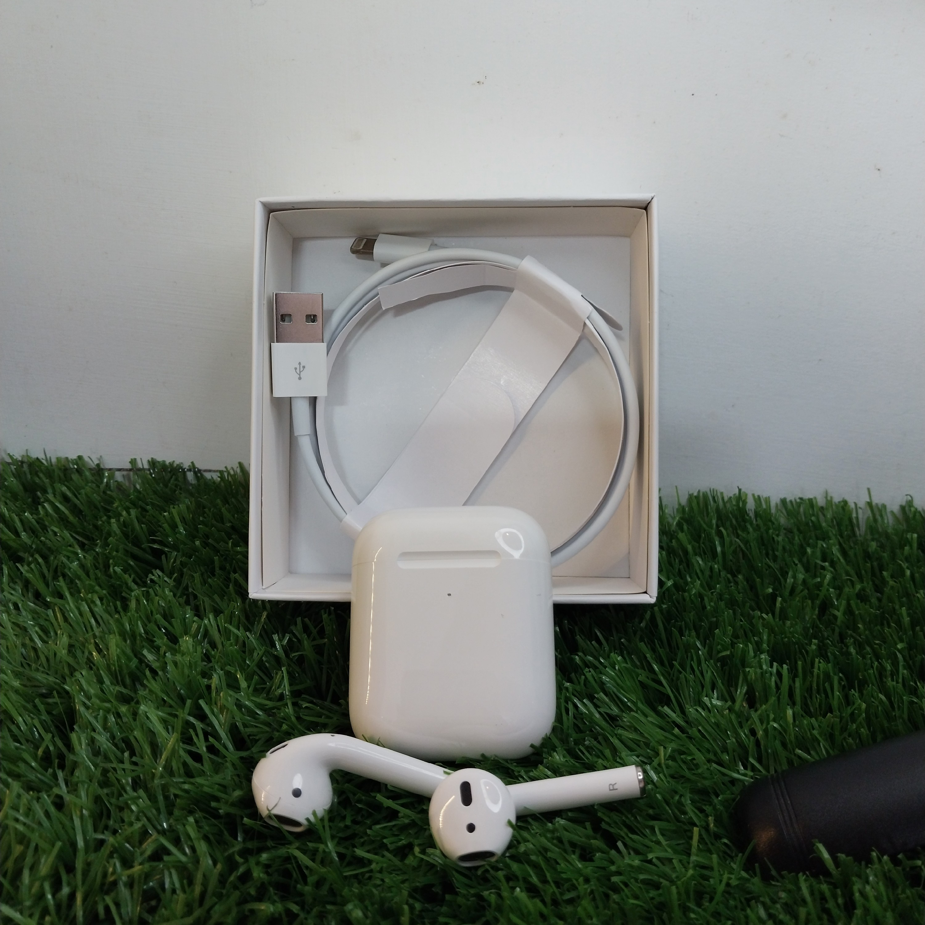 Air pods2-سفید-(copy)6 ماه گارانتی شرکتی