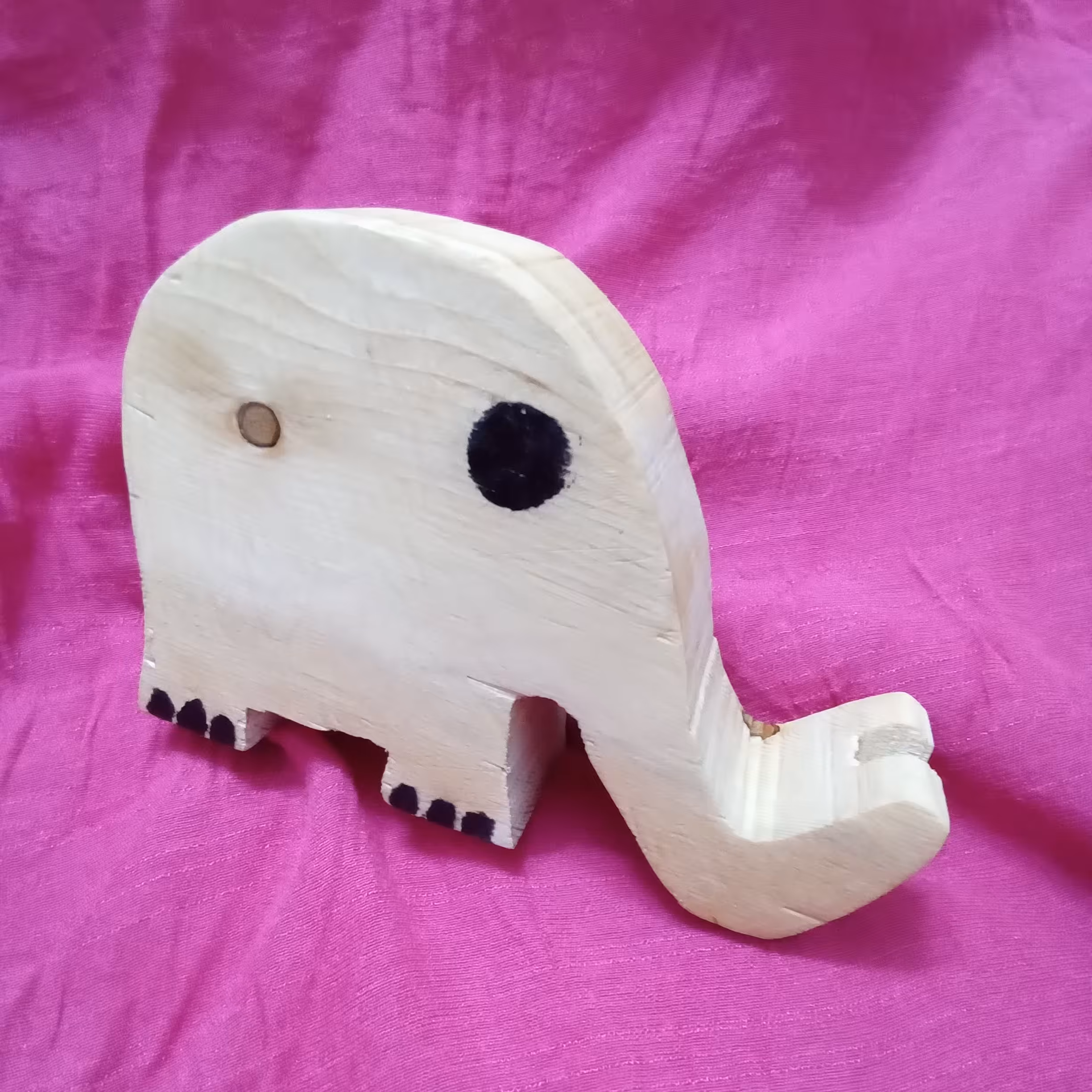 نگهدارنده چوبی موبایل با طرح فیل