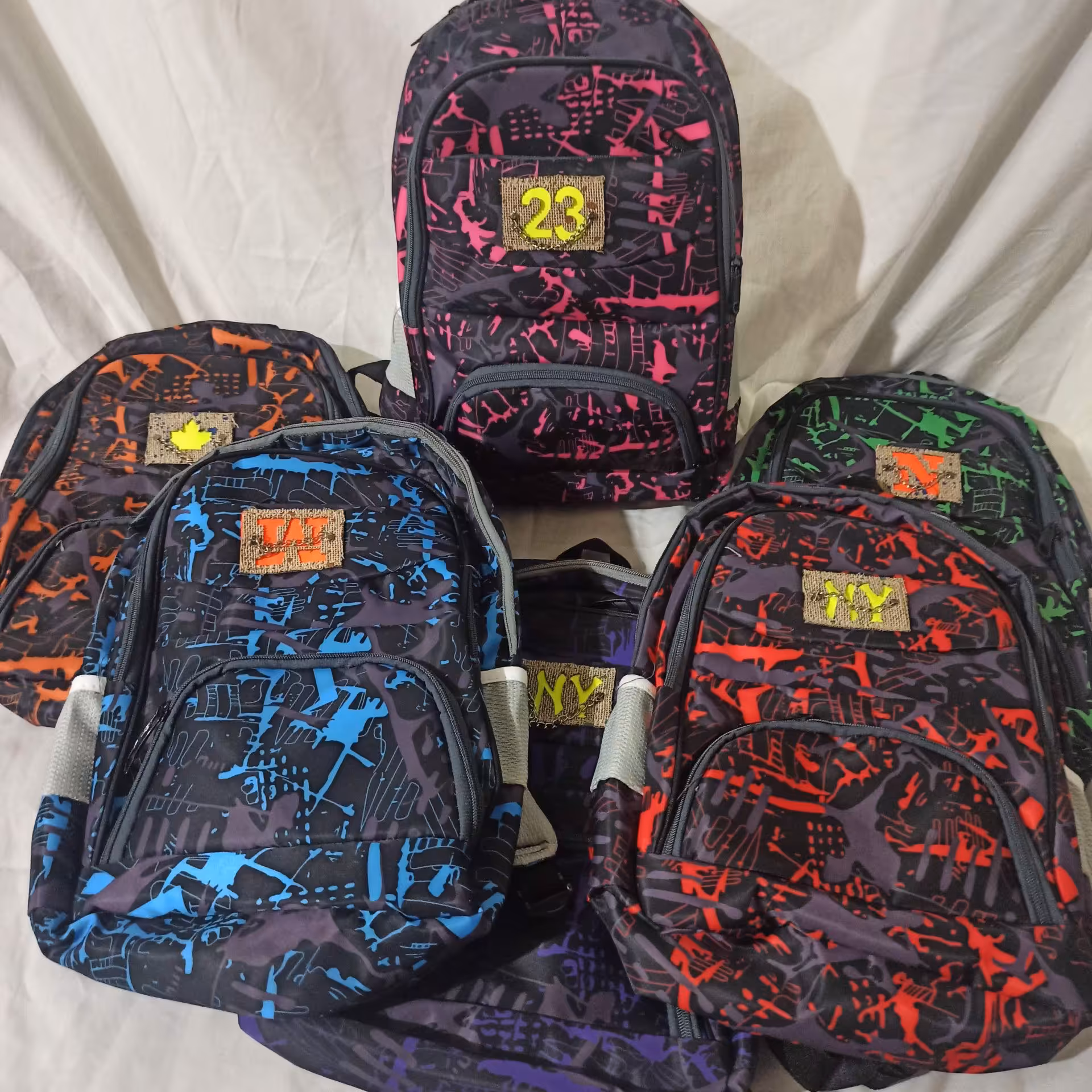 کوله مدرسه ای پسرانه ودخترانه جنس دیباخارجی درجه یک درابعاد32در40 در5 رنگ جذاب ومتفاوت