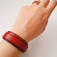 دستبند دوبل چرم طبیعی با رنگ متنوع بدون پلاک با پلاکم میتونین سفارش بدین 