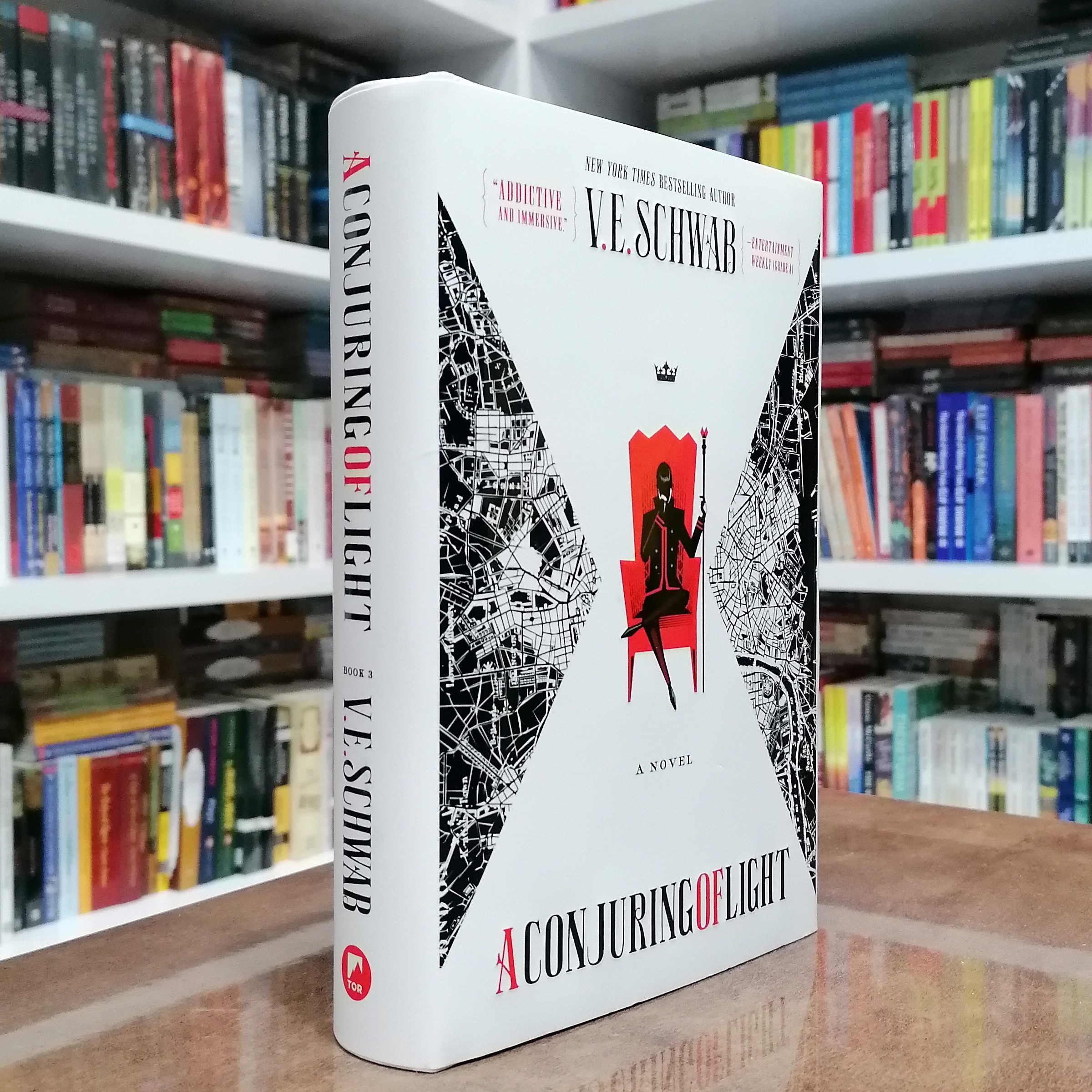کتابA Conjuring of Light - Shades of Magic 3 اثر V. E. Schwab