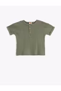 تی شرت سبز مردانه دکمه یقه کوتاه آستین نخی آجدار Koton
