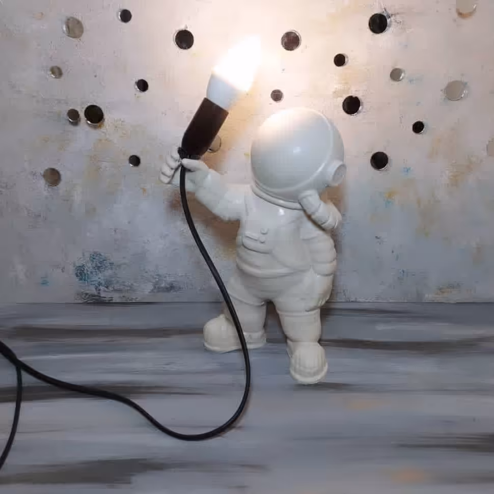 آباژور فضانورد رو میزی