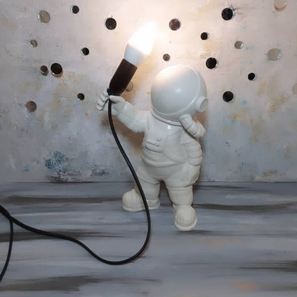 آباژور فضانورد رو میزی