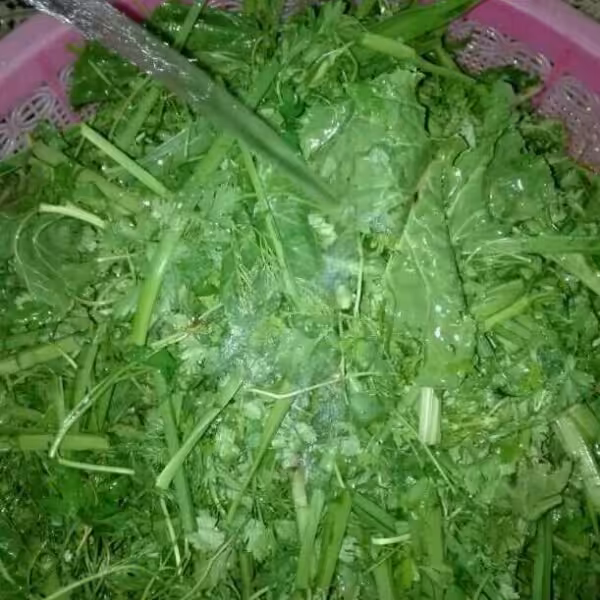 سبزی آش رشته تازه وباکیفیت وضدعفونی شده بسته نیم کیلویی