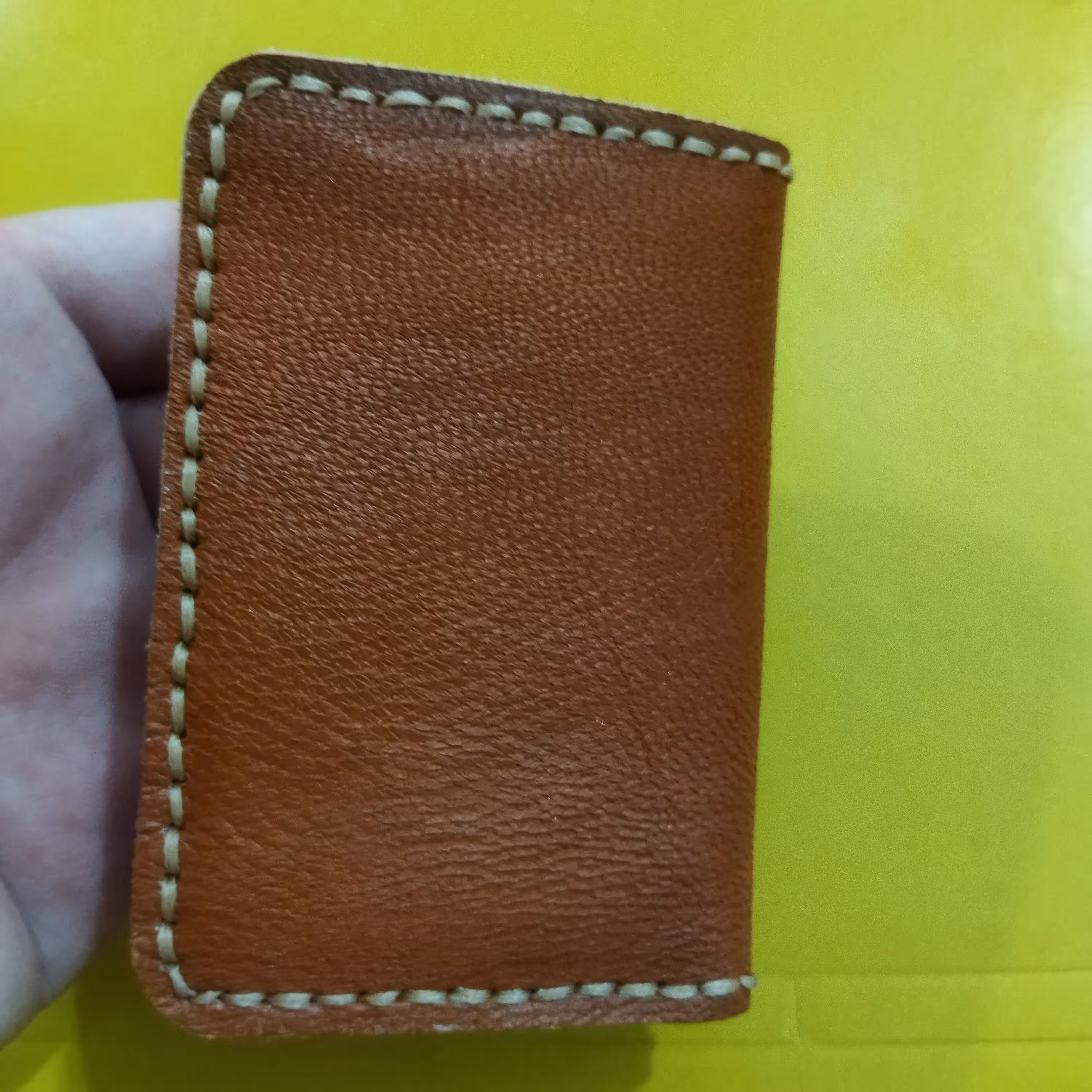 جاکارتی چرم طبیعی دوخته شده با دست دارای 6 جای کارت