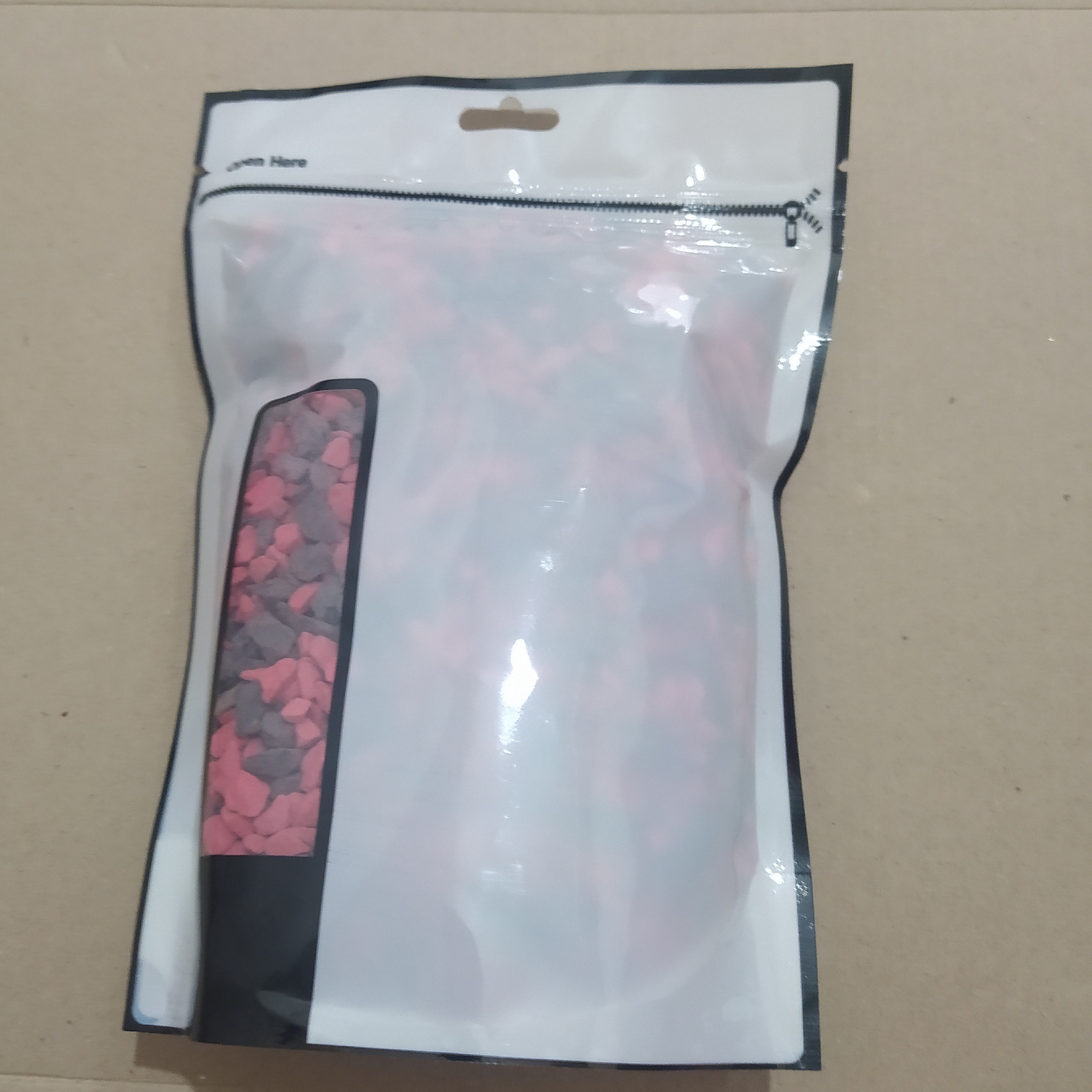 سنگ ریزه رنگی مشکی و قرمز 800 گرمی