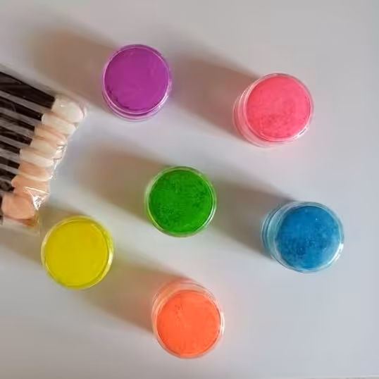 سایه و خط چشم پودری نئونی