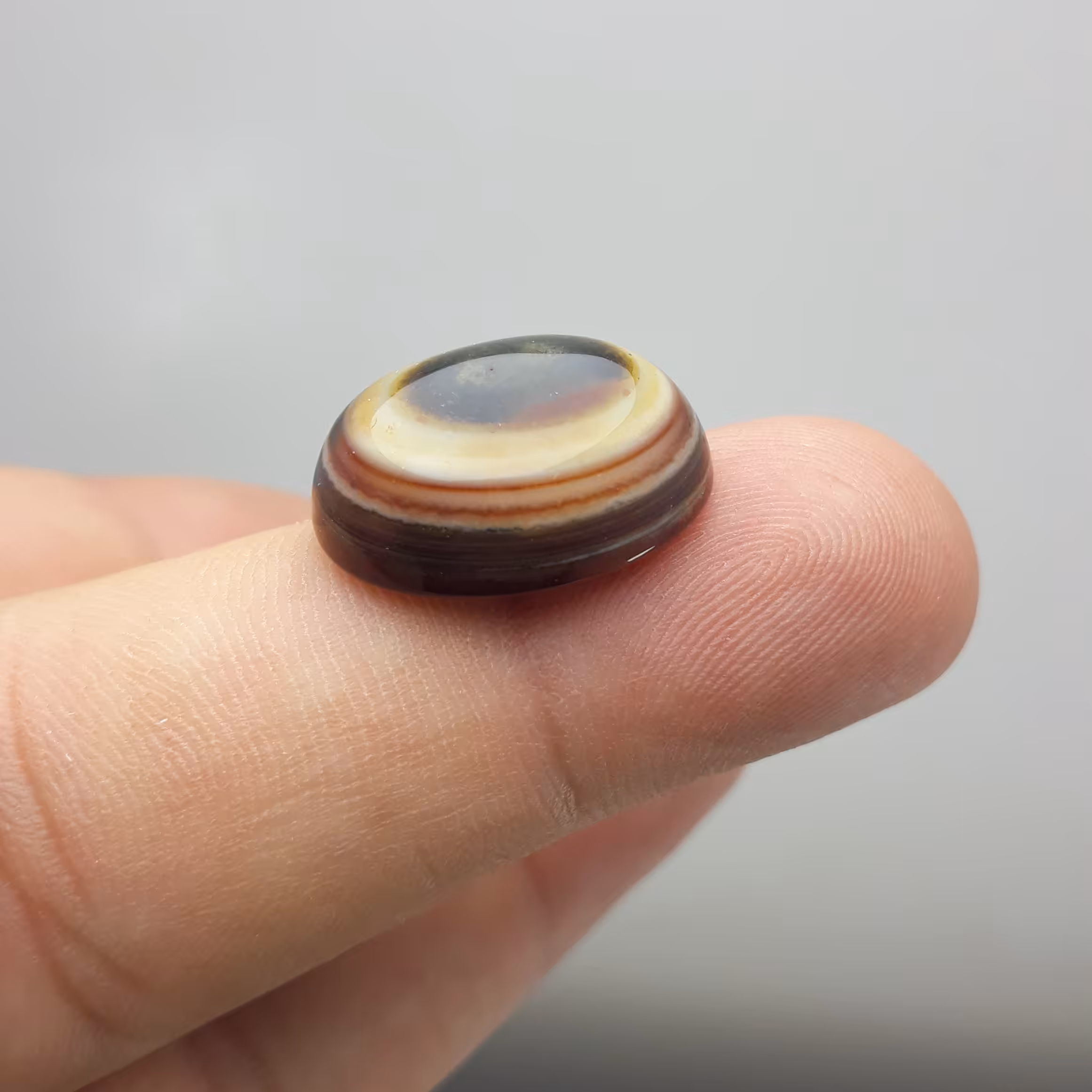 نگین باباقوری چند پوست تک خال مشکی زیبا و خاص