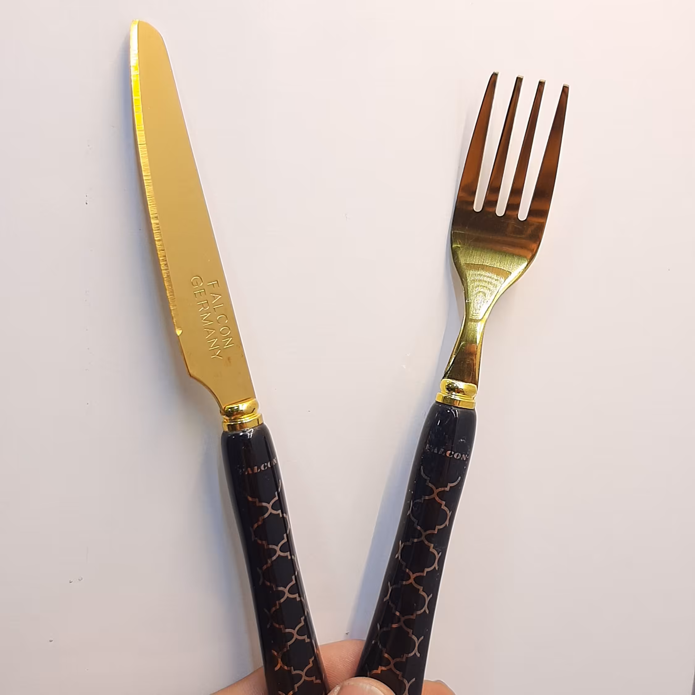 کارد و چنگال دسته سرامیکی تیغه طلایی