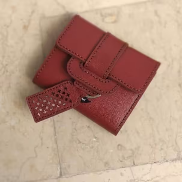 کیف پول جیبی و جاسوئیچی
کاملا دست دوز
دوخته شده با چرم بزی درجه یک