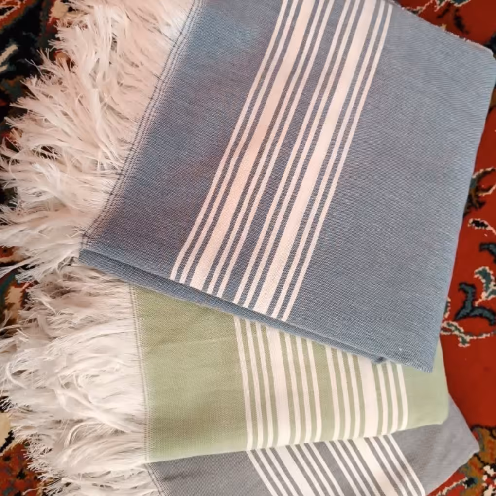 روانداز رنگی با درز دوخته شده