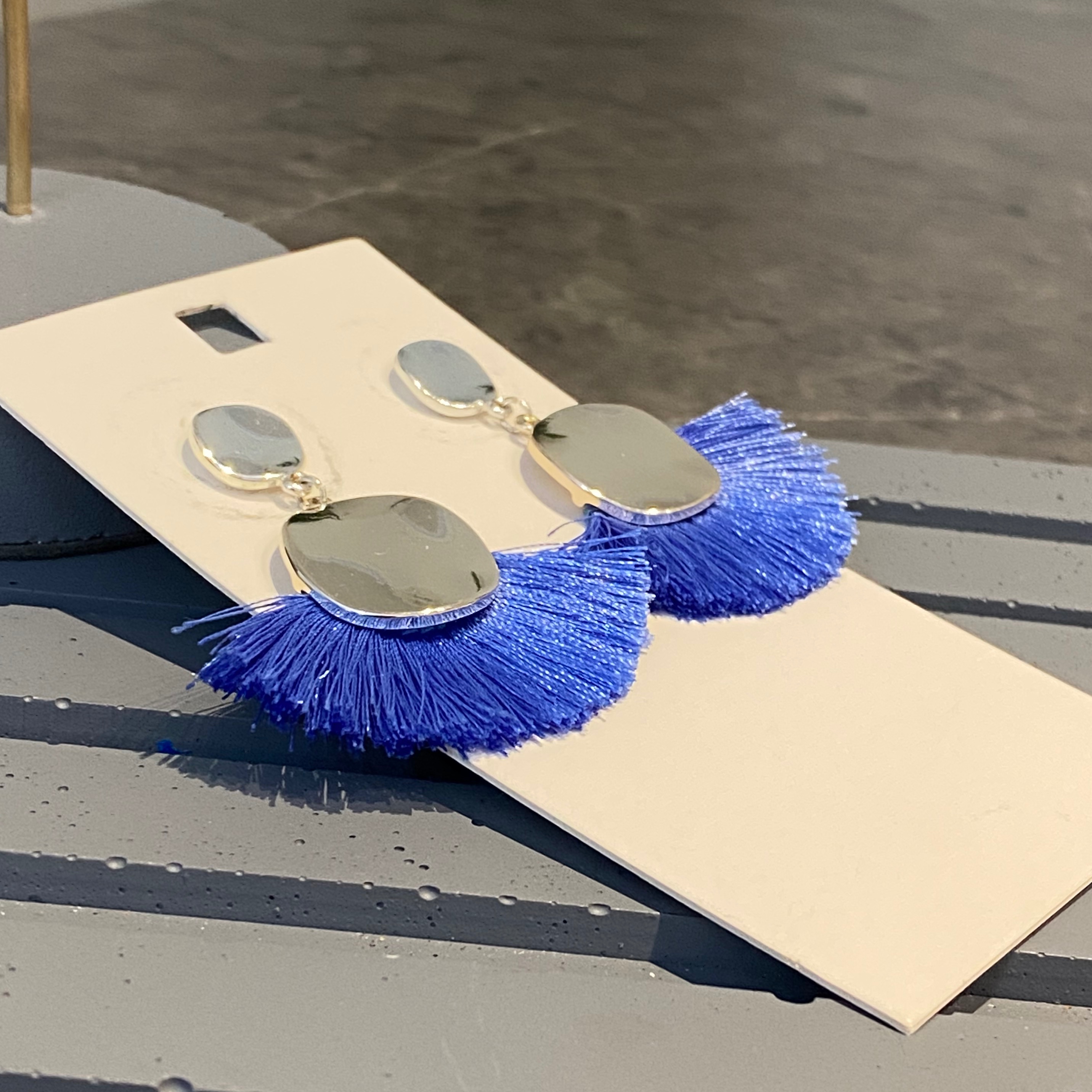 گوشواره ی ابریشمی بسیار زیبای ابی مناسب کادو