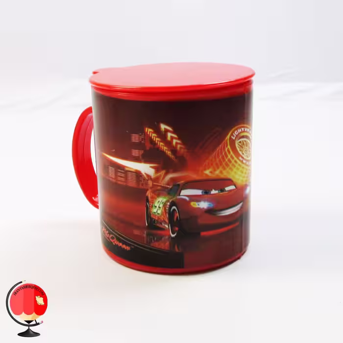 لیوان مدرسه پلاستیکی درب دار طرح مک کوئین
