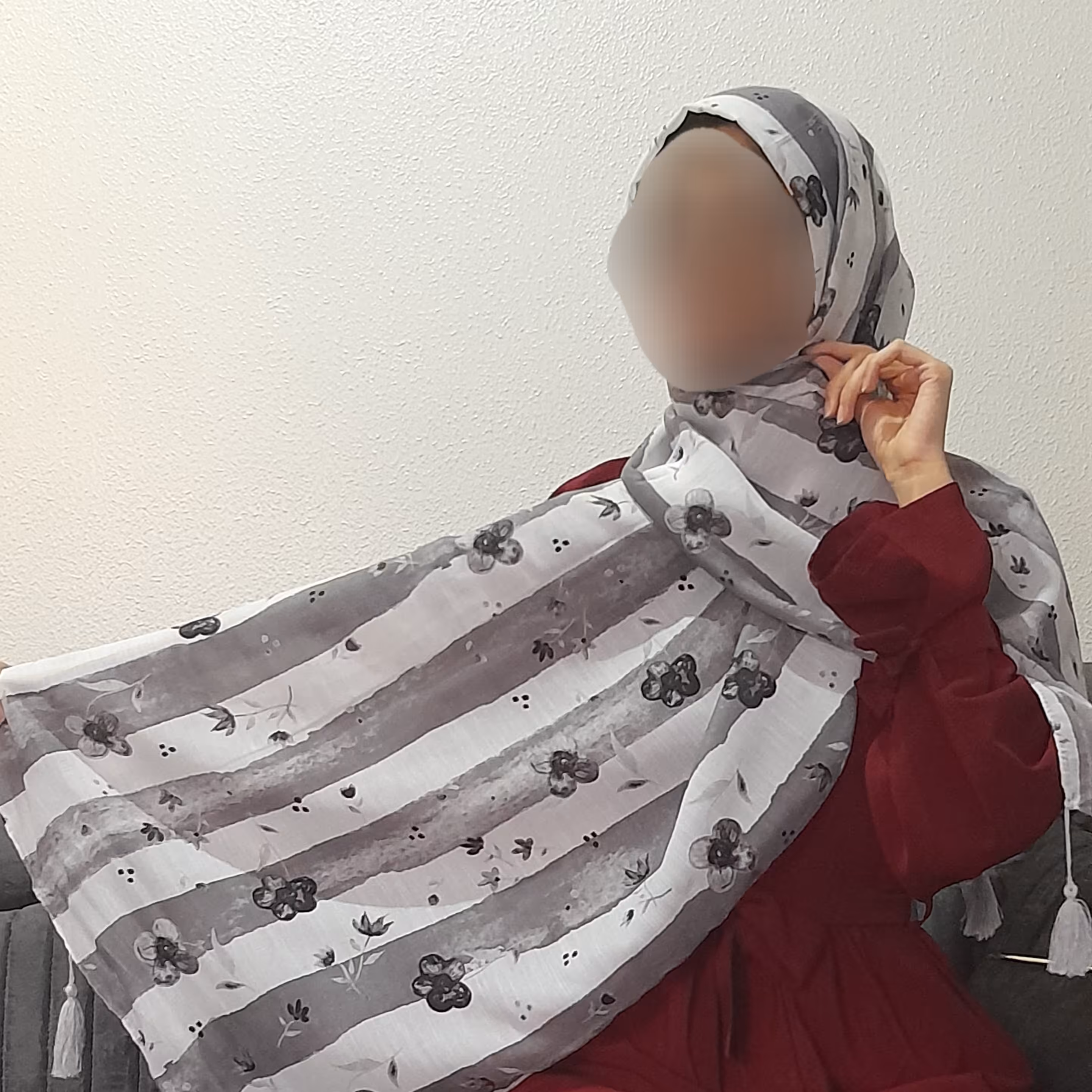 شال نخی سفید طرح دارمنگوله دار(کد6)زیباوخاص، دارای گل های زیباوجذاب 