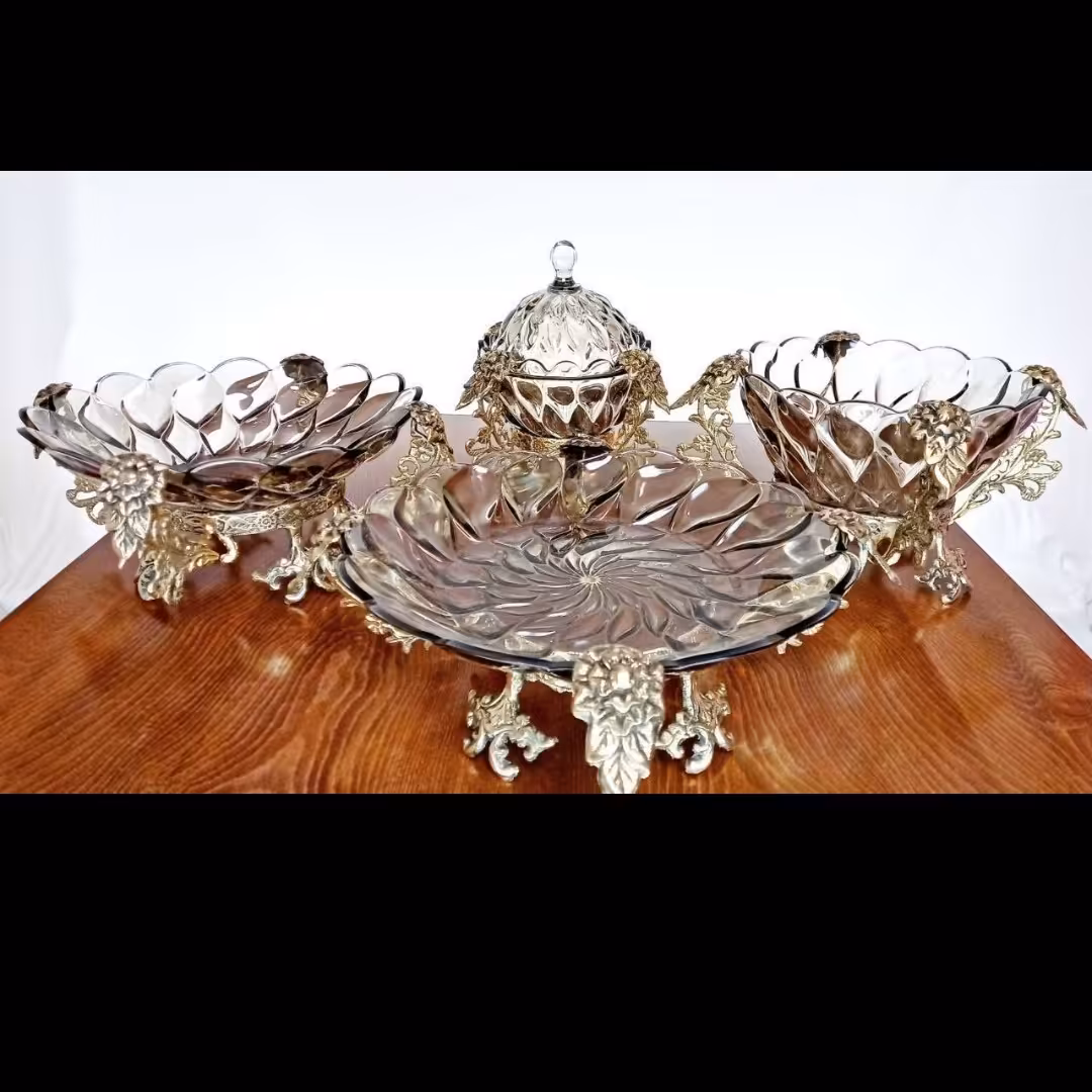 سرویس پذیرایی 4 پارچه پایه برنجی                 کیفیت عالی