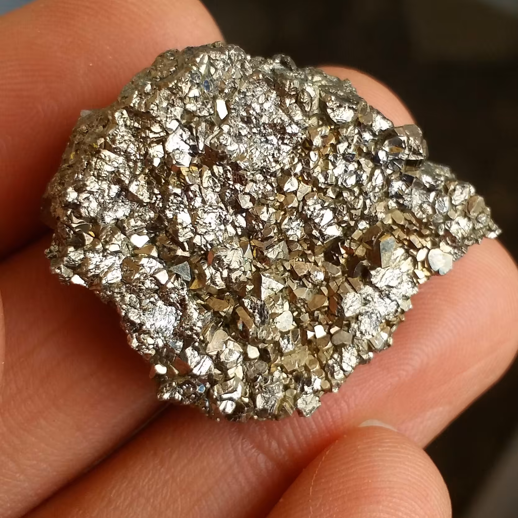 سنگ راف حبه شده پیریت طلایی ملقب به سنگ طلا 100 در 100 طبیعی شاهکار خلقت
بی نظیر
کد 10397