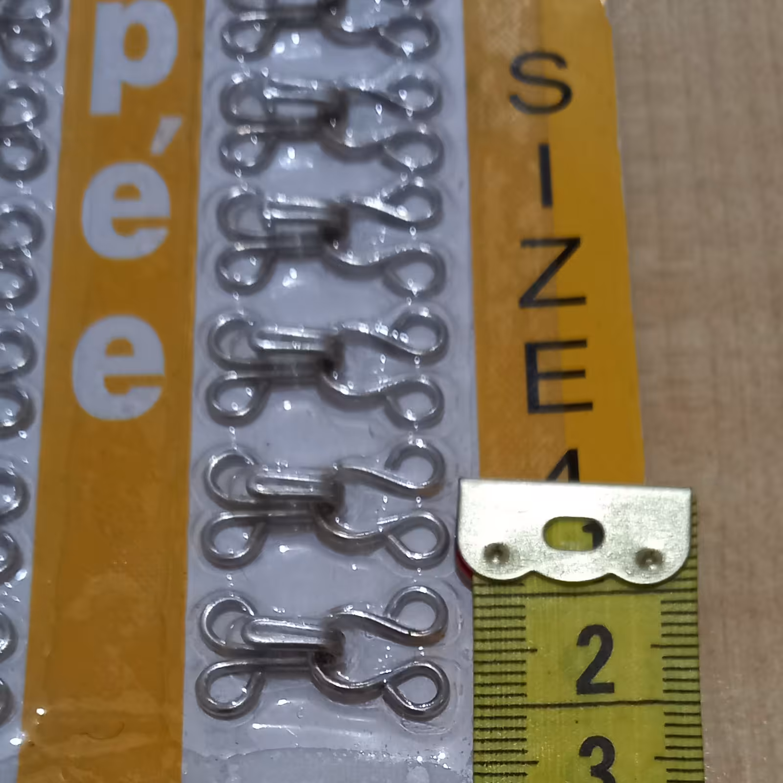 قزن دامنی و شلواری نقره ای شماره 3  ابعاد 1 در 2 سانت(ورق 24 جفتی) (ارسال پس کرایه)