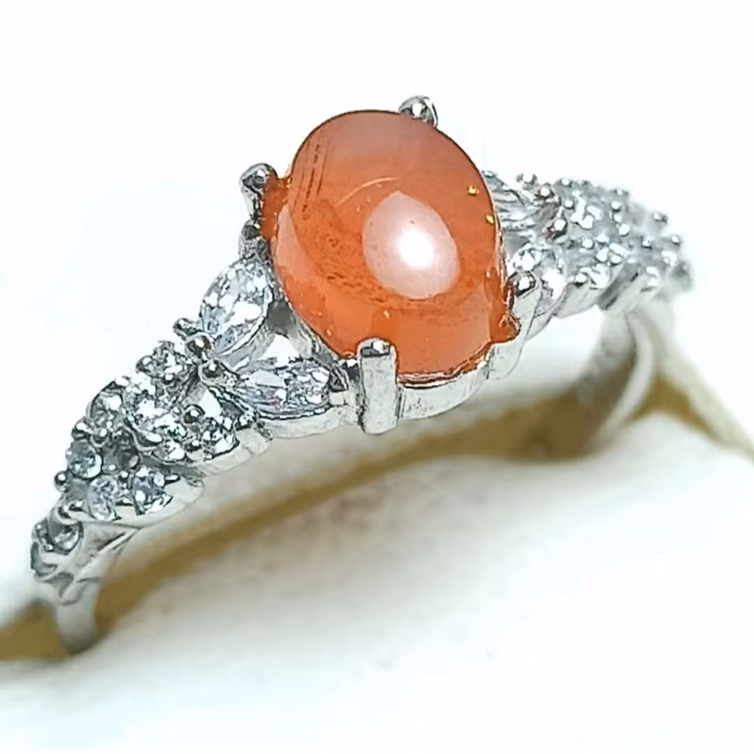 انگشتر نقره دخترانه با آبکاری رادیوم همراه با عقیق یمنی 6