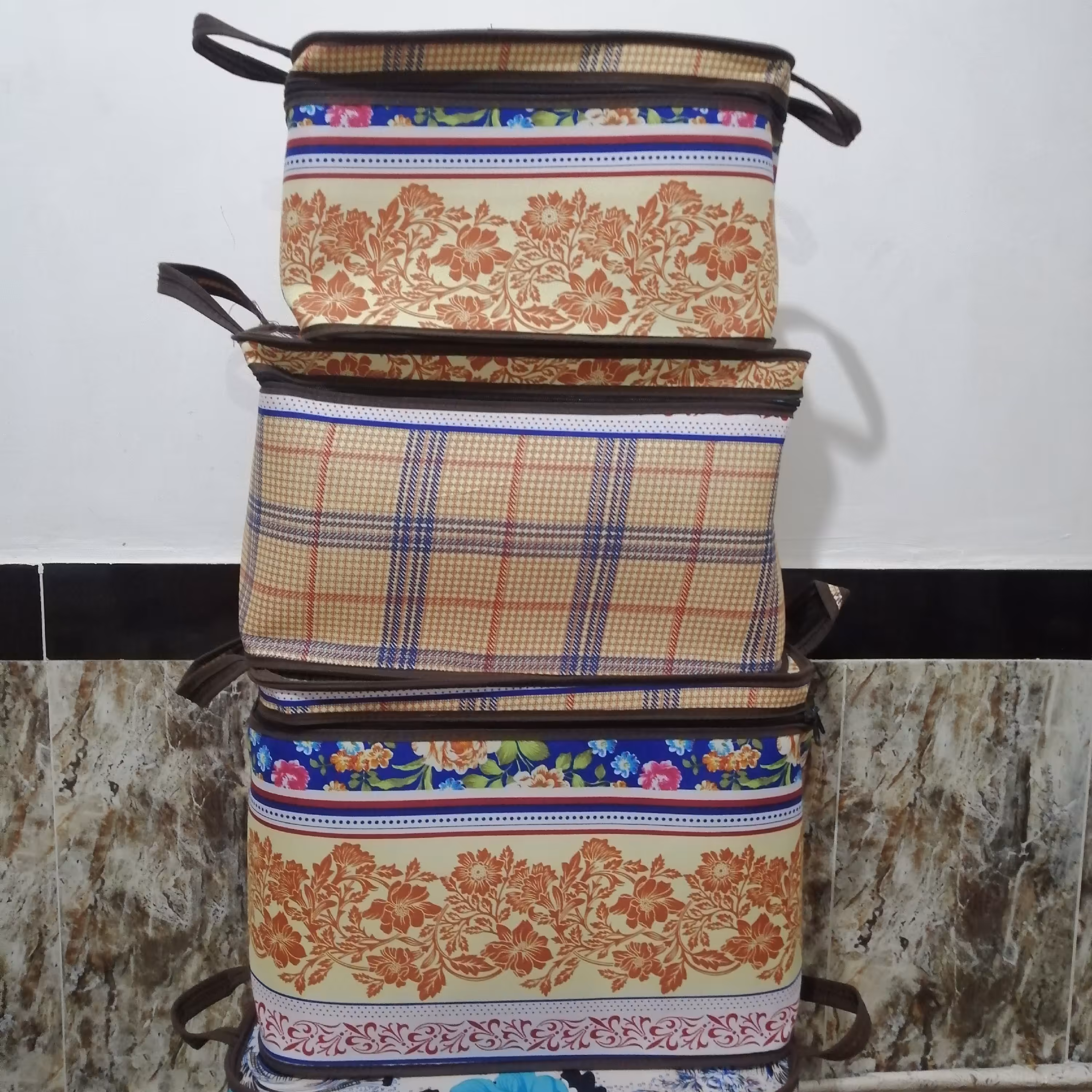 ست صندوقچه 3 تایی  جنس تترون  در طرح  و رنگ متنوع 