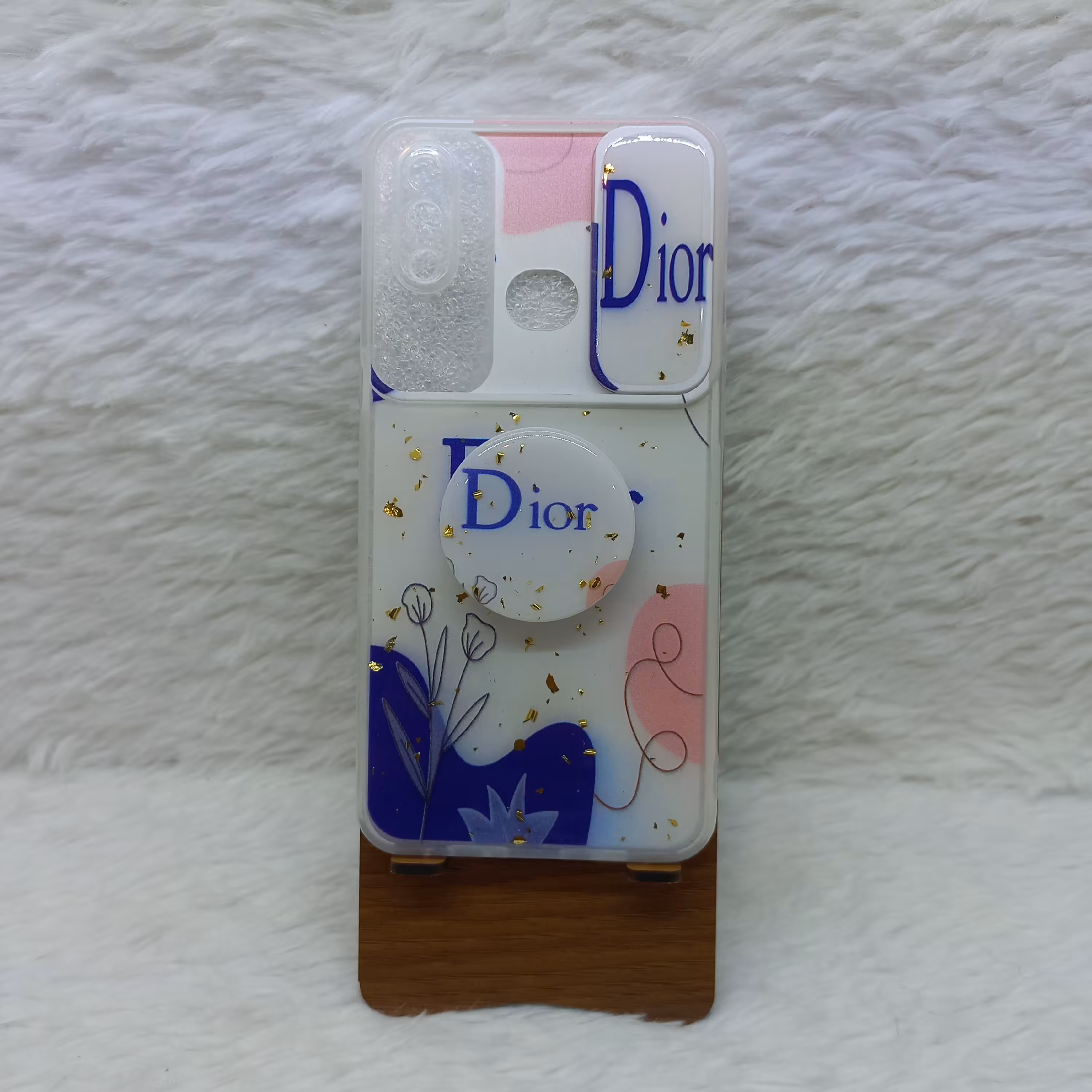 گارد دخترانه A10s مدل رزین با پاپ سوکت محافظ لنزدار طرح Dior مناسب گوشی سامسونگ A10s