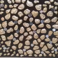 تابلو برجسته طرح قلوه سنگ . ورق طلا و آینه کاری شده . در ابعاد 30 در 30 . 