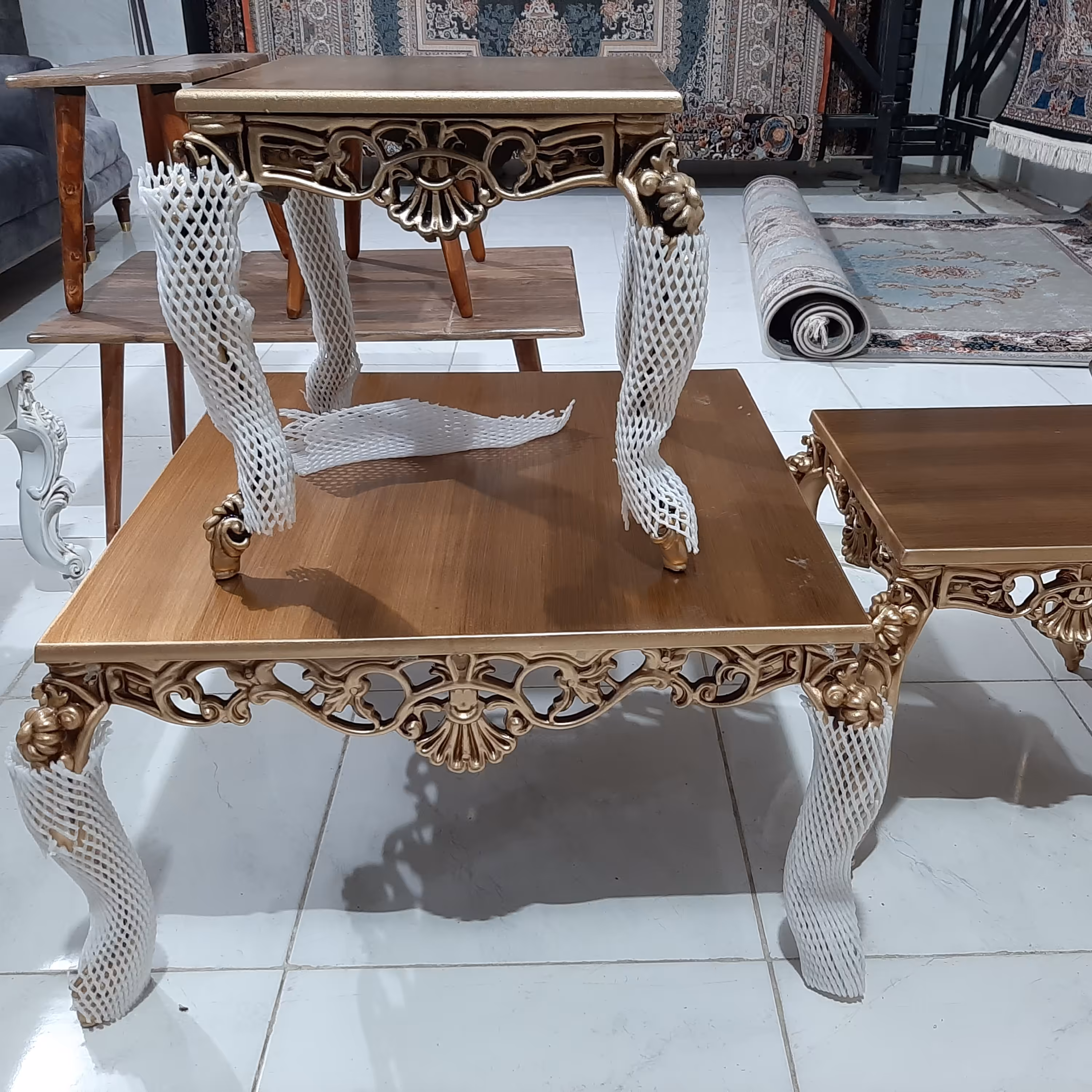 میز و عسلی سلطنتی 3تیکه رنگ طلایی