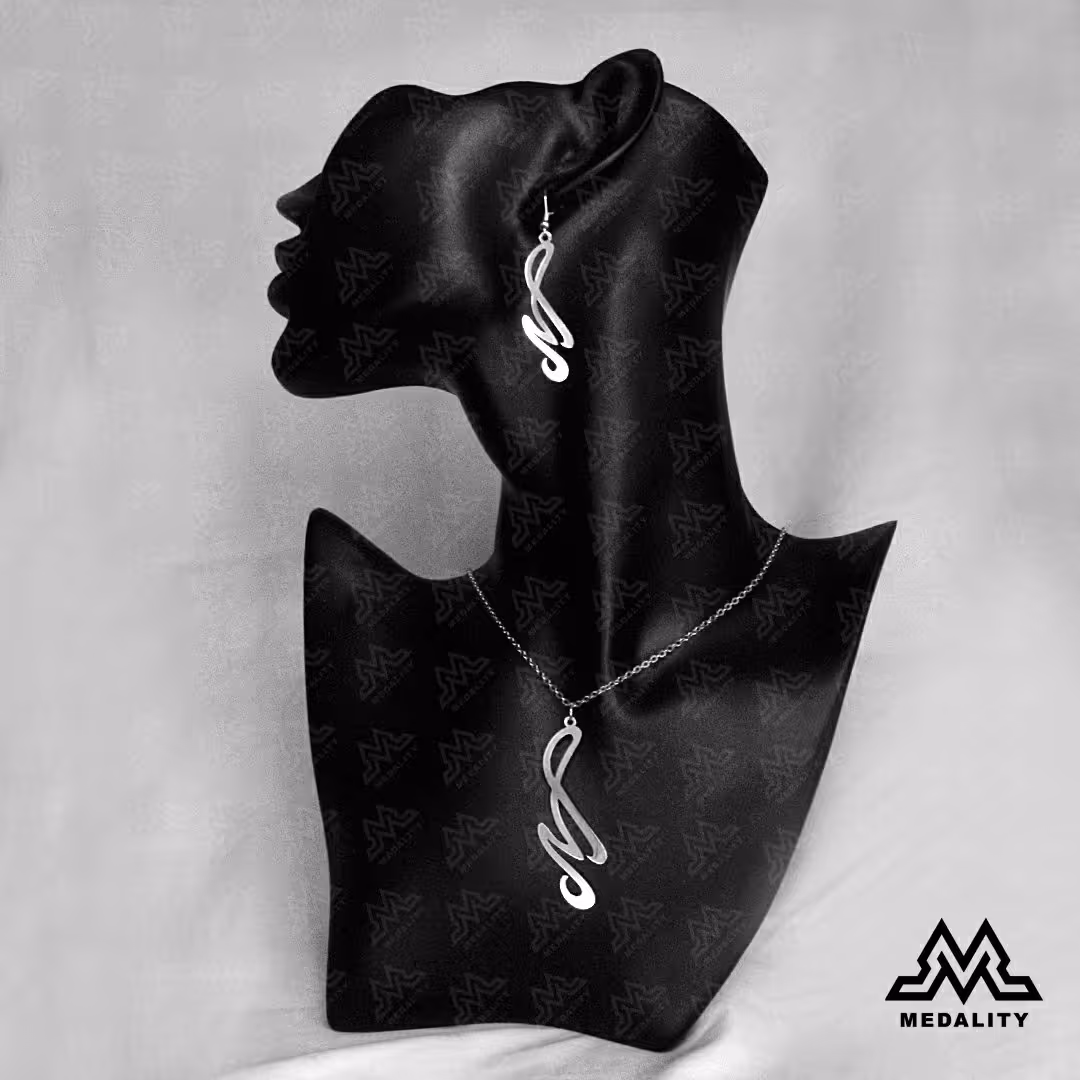 پلاک گردنبند و گوشواره اسم مهری طرح 2 جنس استیل مرغوب رنگ ثابت ضد حساسیت و کم وزن 