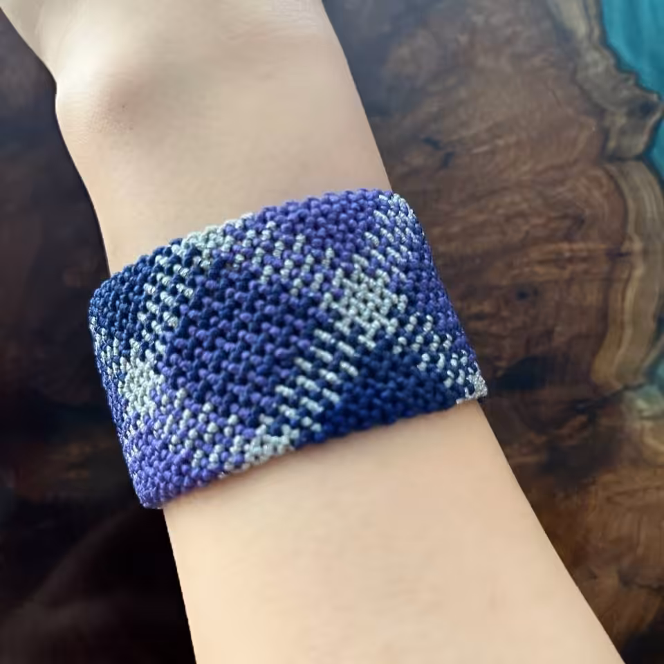 دستبند لوزی میکرومکرومه