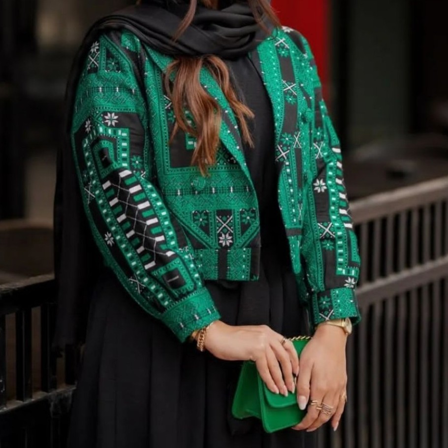 کت و سارافان زنانه مدل شاپینگ جنس کت تافته سوزن دوزی شده و جنس سارافان فانتینی فری سایز36تا4 قیمت بااحترام به شما 599000