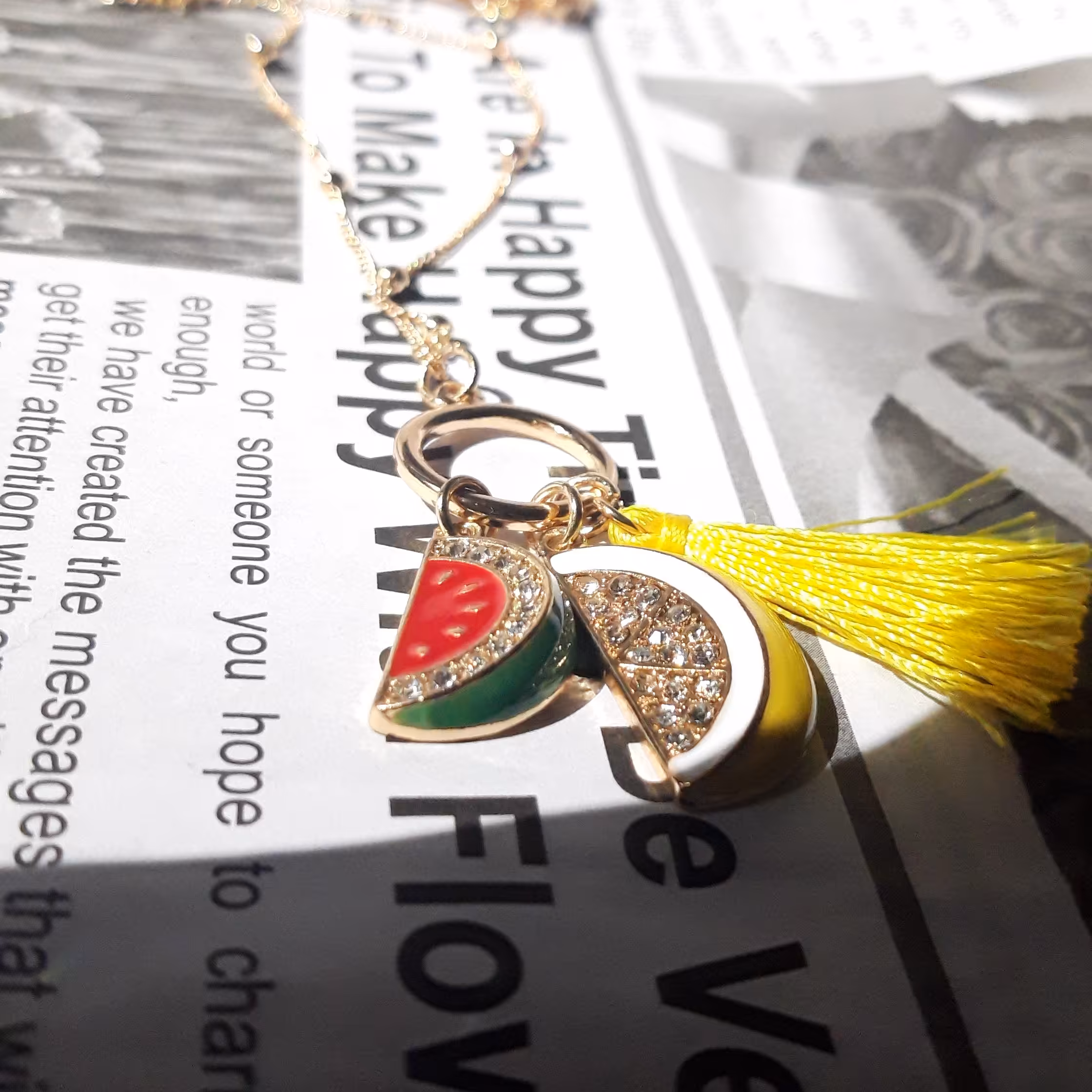 گردنبند رو لباسی