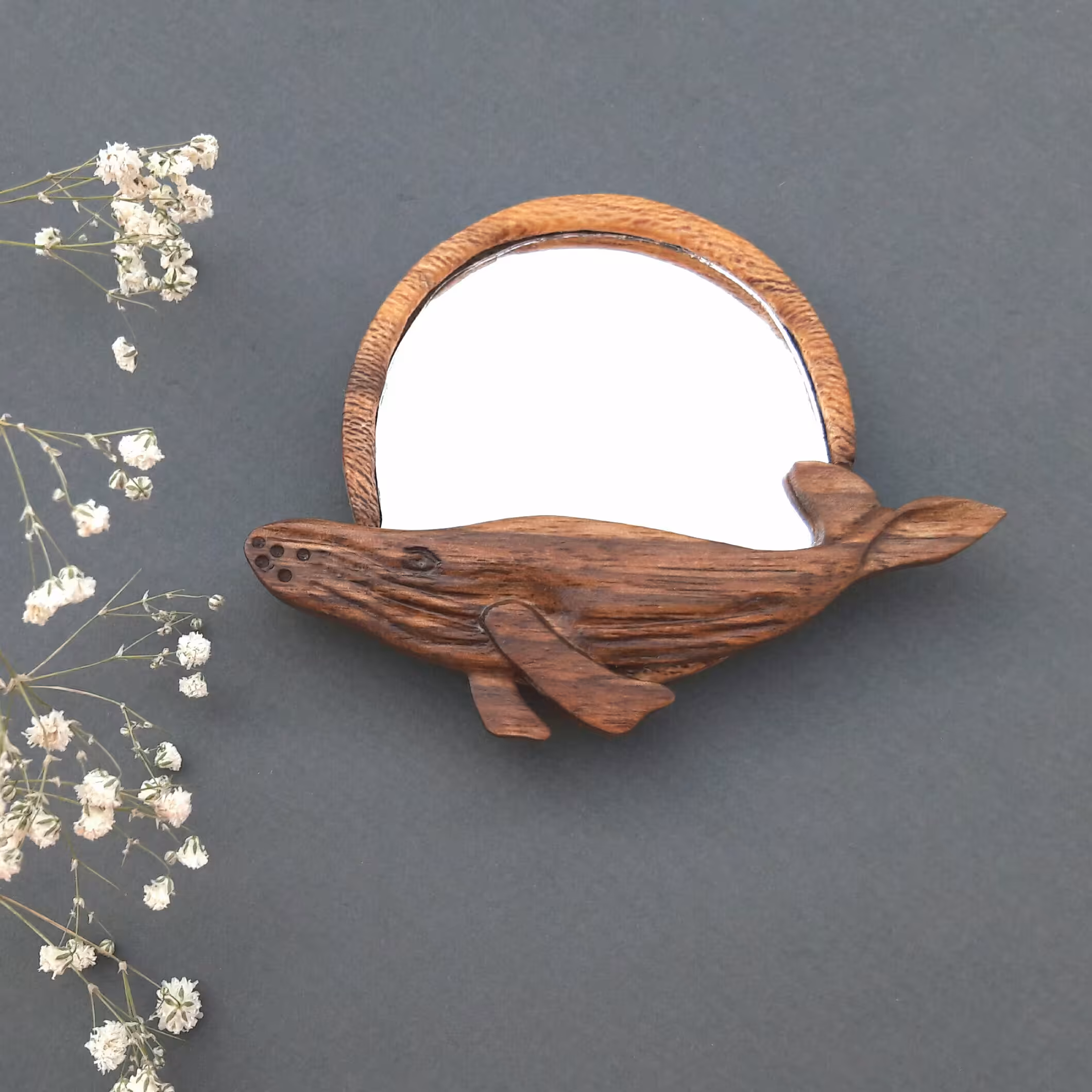 آینه جیبی چوبی منبت شده کاملا دستساز  طرح نهنگ