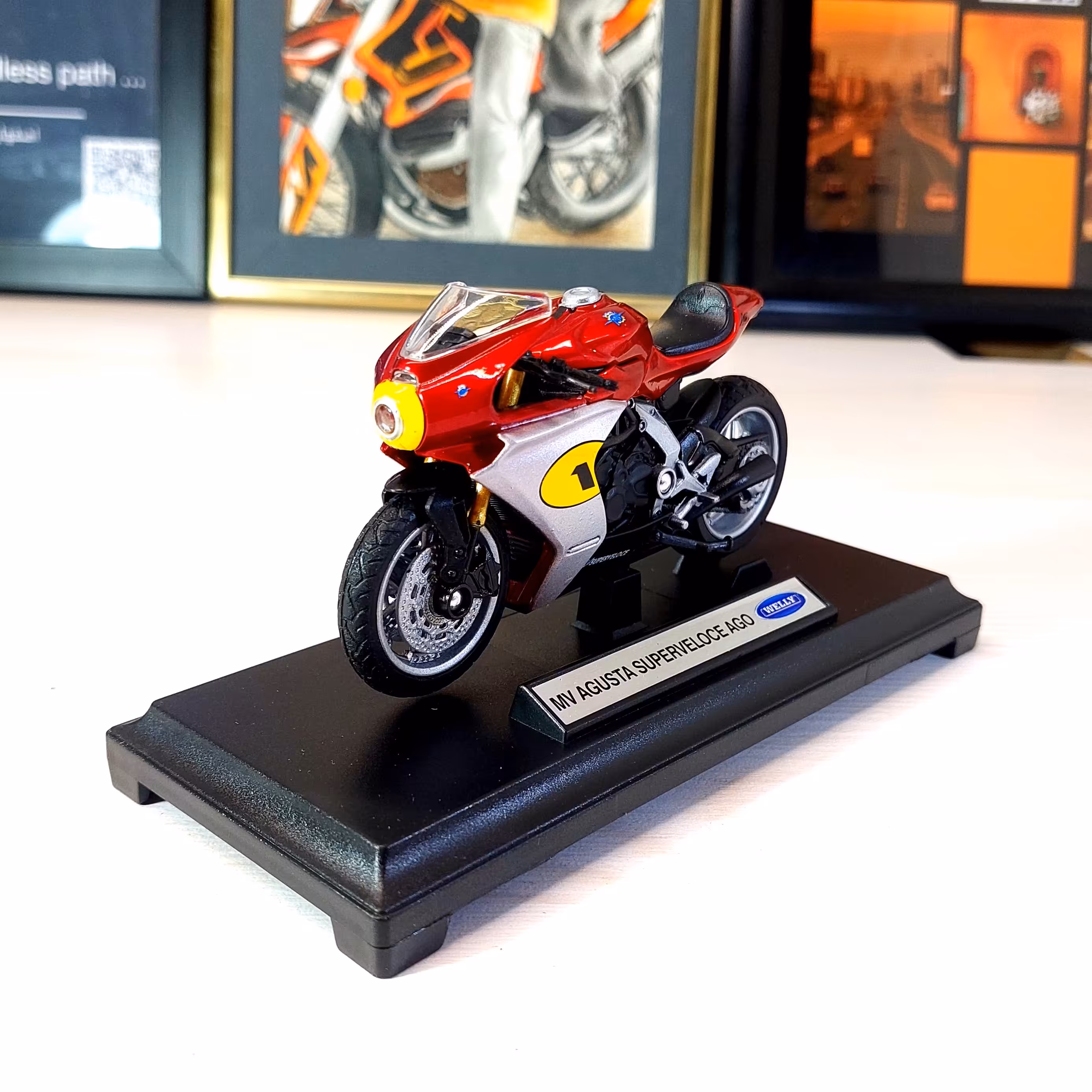ماکت موتور ویلی مدل MV AGUSTA SUPERVELOCE AGO 