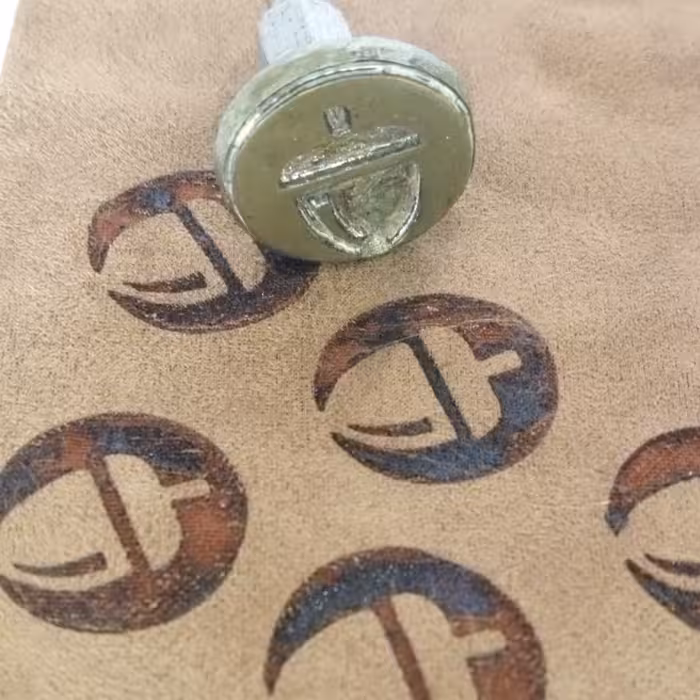 مهر داغی  یا مهر فلزی  (بزرگتر از 3*1 سانت) تا نهایتا 3در3