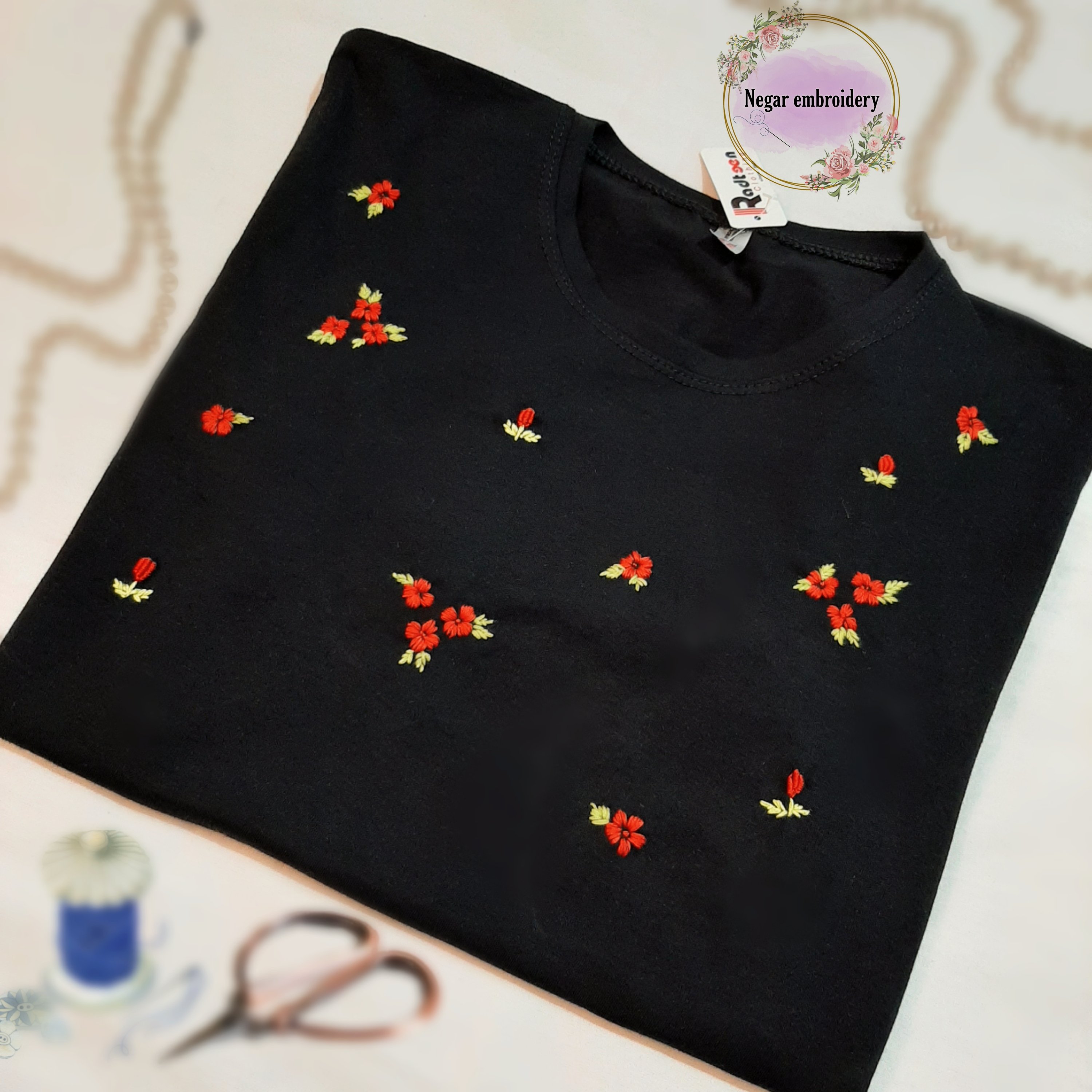 تیشرت مشکی گلدوزی و طراحی اختصاصی.سفارش گلدوزی حروف و اعداد پذیرفته میشود.