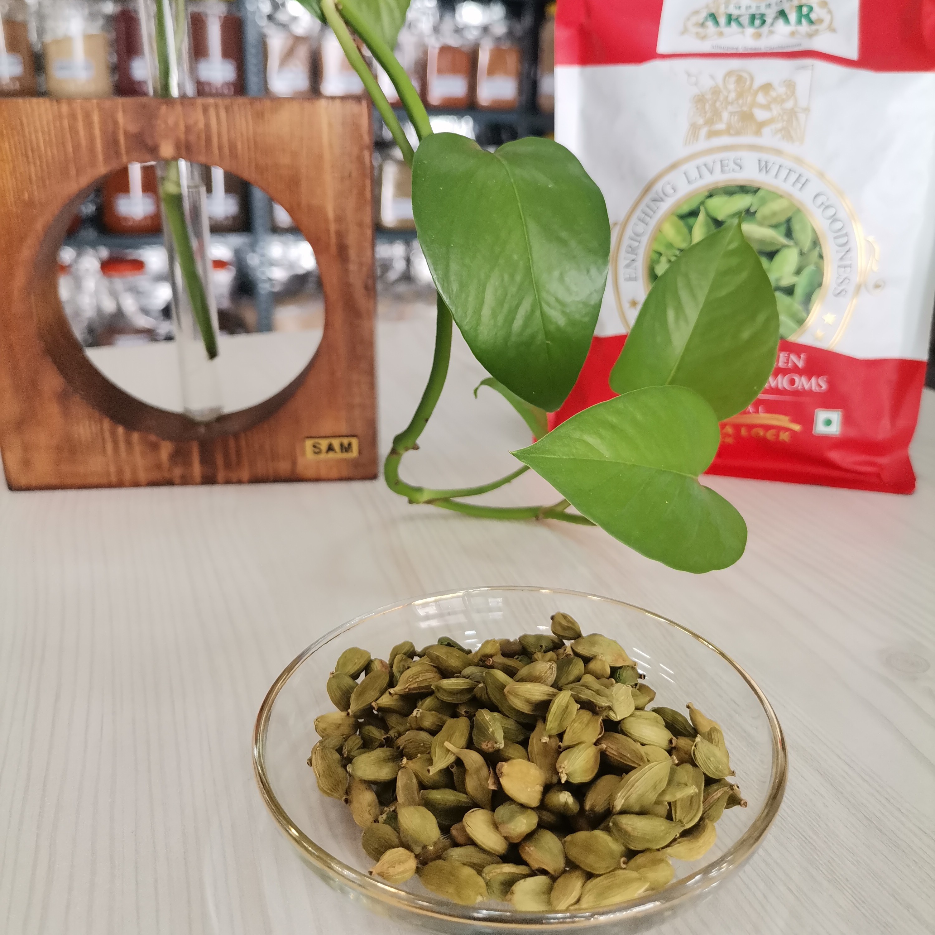 هل اکبر قرمز اعلا خانه ادویه در بسته بندی 30 گرمی تمیز و بهداشتی