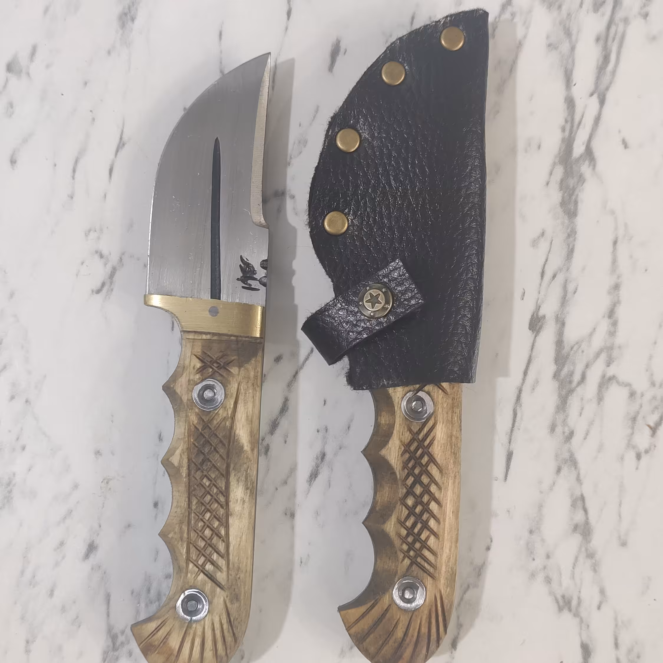 چاقو تیزی غلاف دار جوان پسند