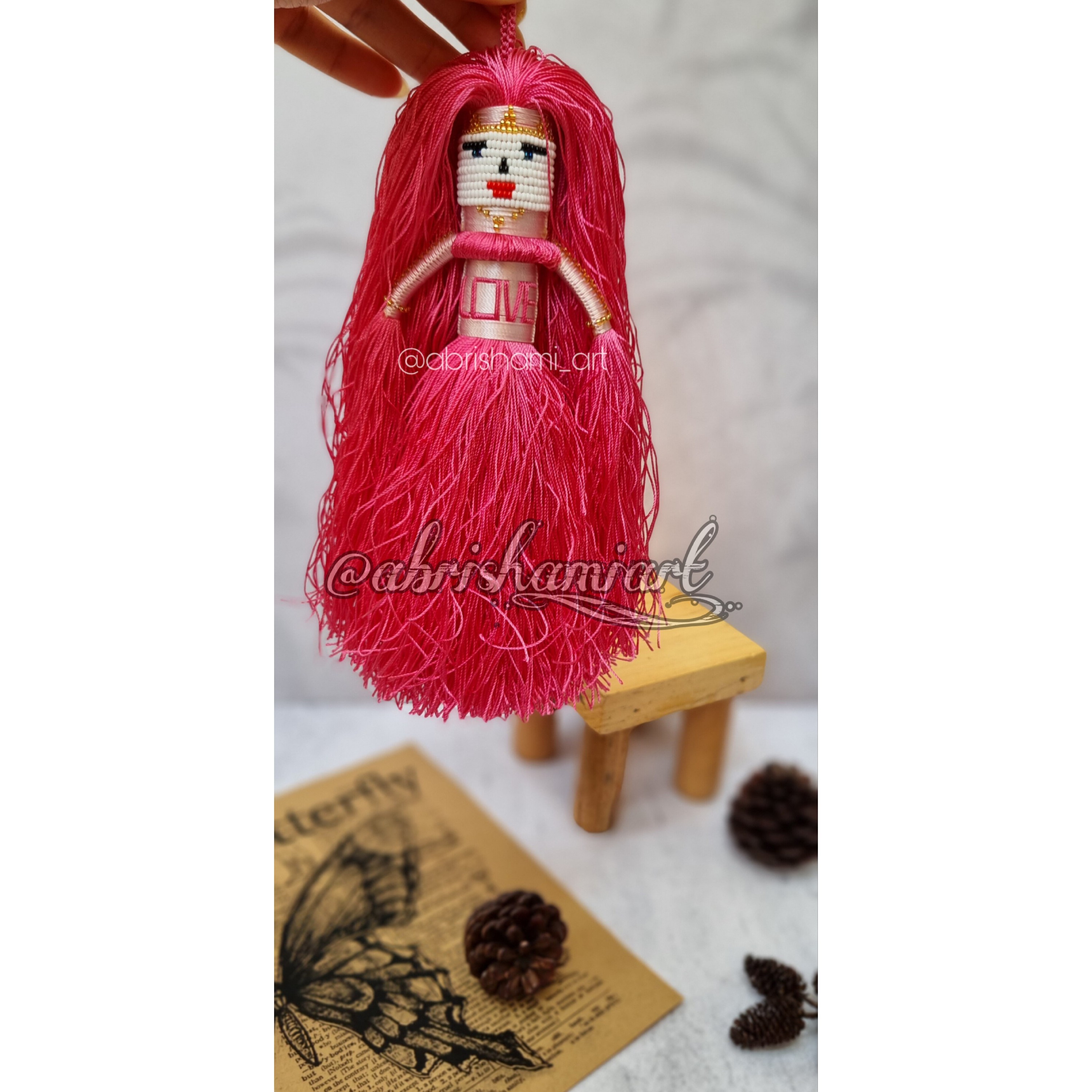 عروسک اویز منجوق بافی (زندانبافت) رنگ صورتی پررنگ 12