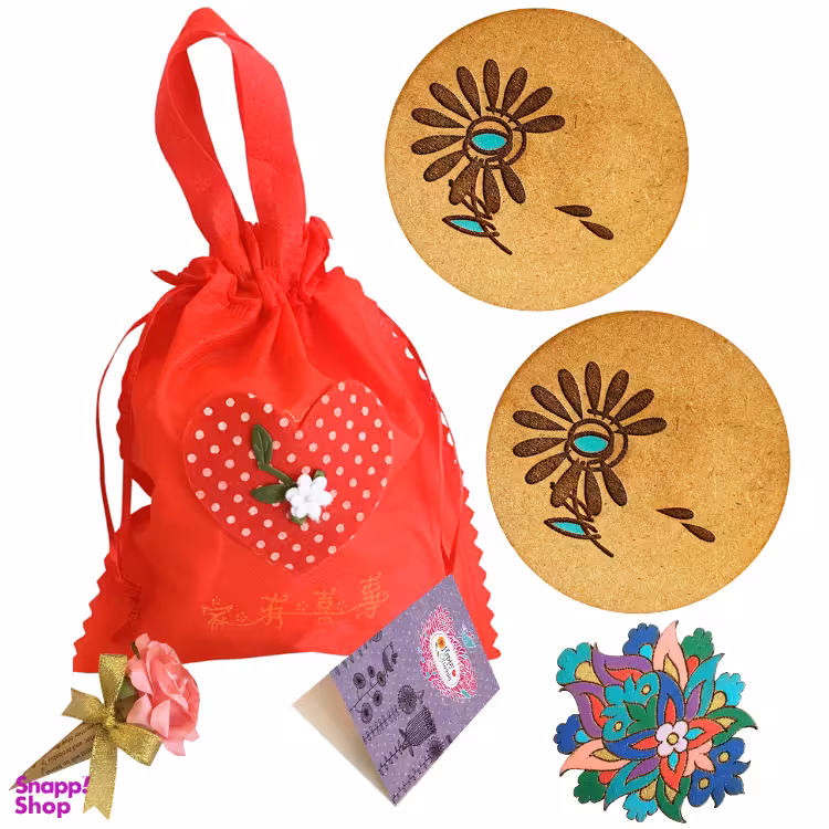 پک هدیه زیر لیوانی و گل سینه چوبی طرح گل برگ ریز مجموعه 6 عددی