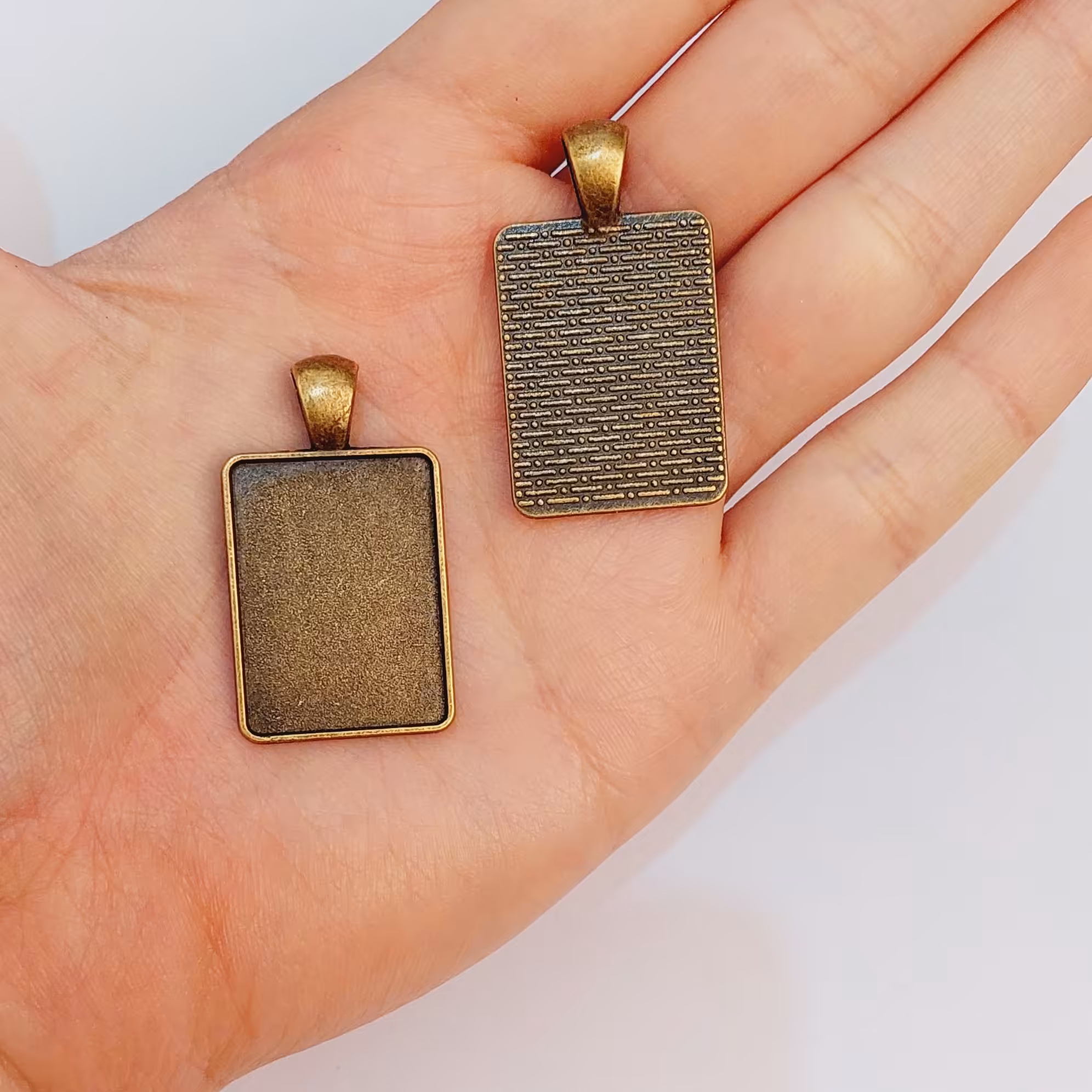 قاب رزین برنزی کد44طول3سانت ونیم فروش دونه ای