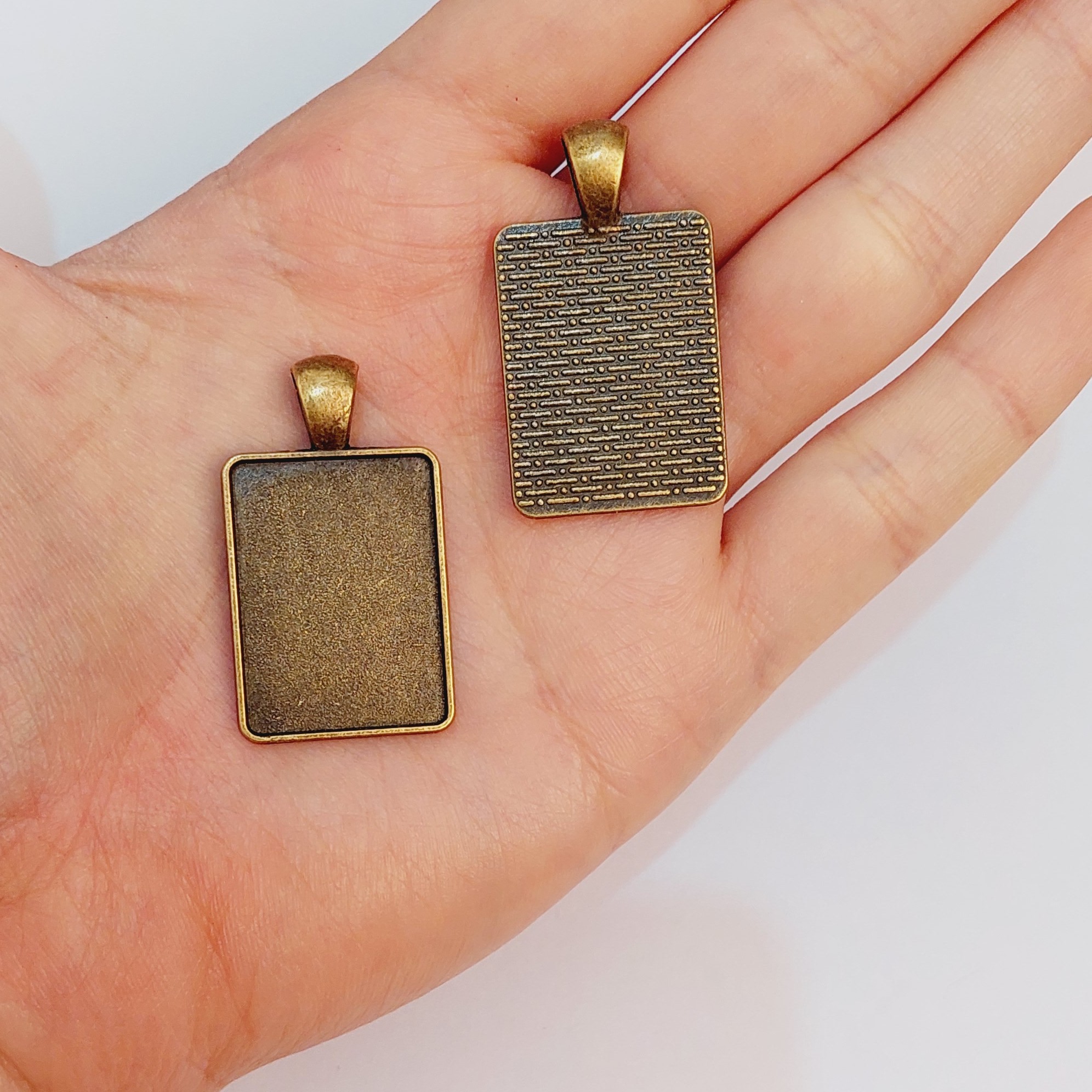 قاب رزین برنزی کد44طول3سانت ونیم فروش دونه ای