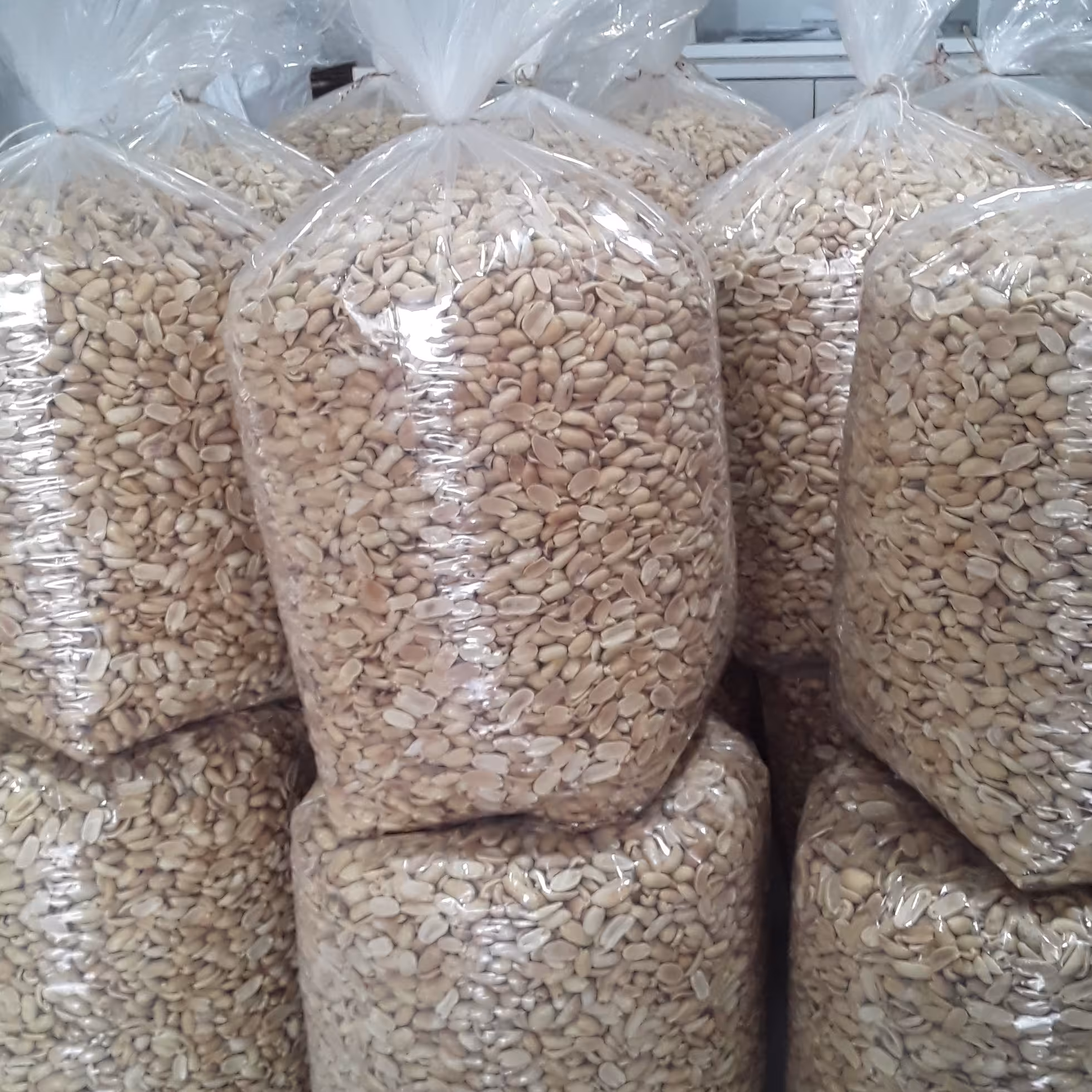 خلال بادام زمینی استانه اشرفیه درجه یک در وزن دو کیلویی 