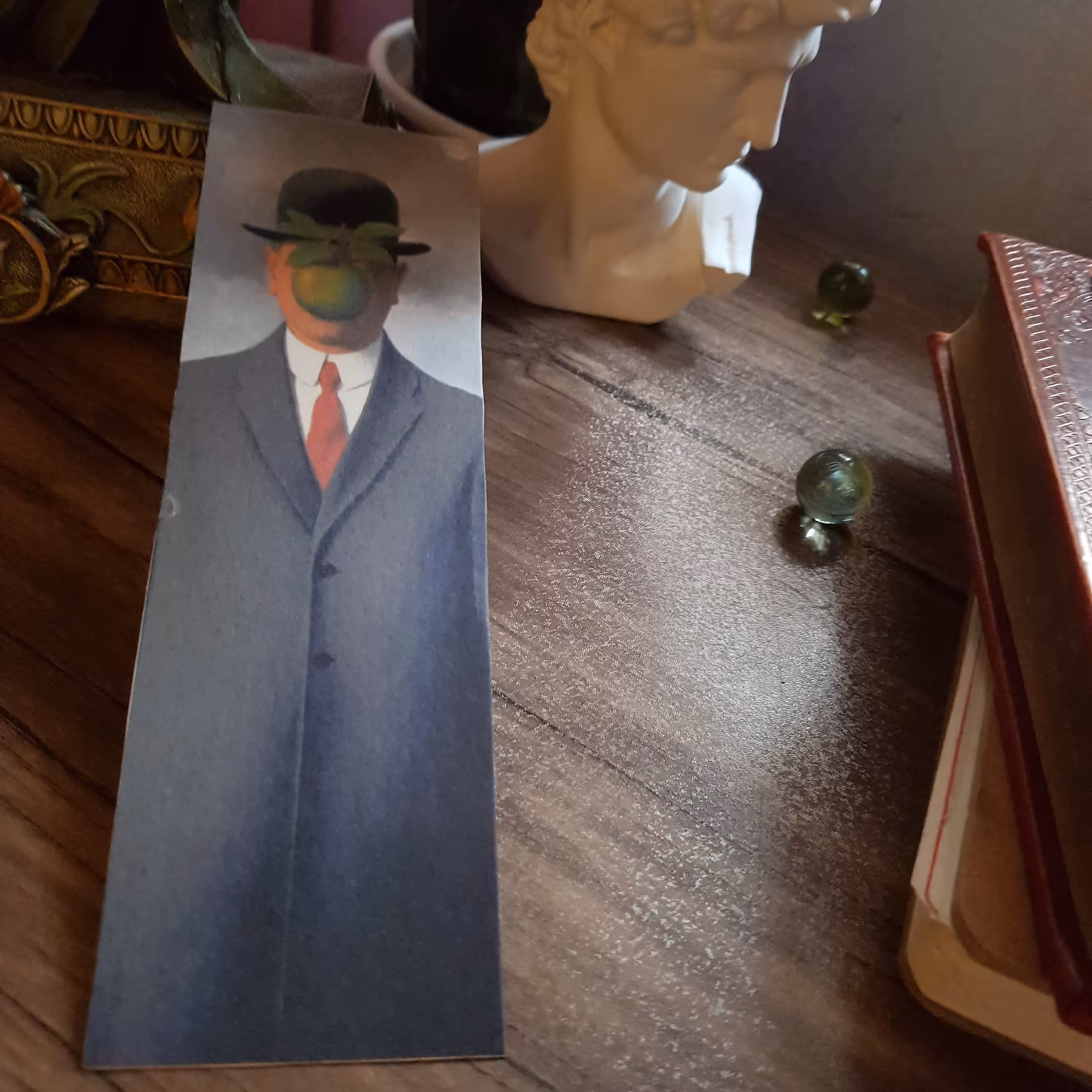 بوک مارک کتاب(نشانگر کتاب) طرح رنه مارگریت 