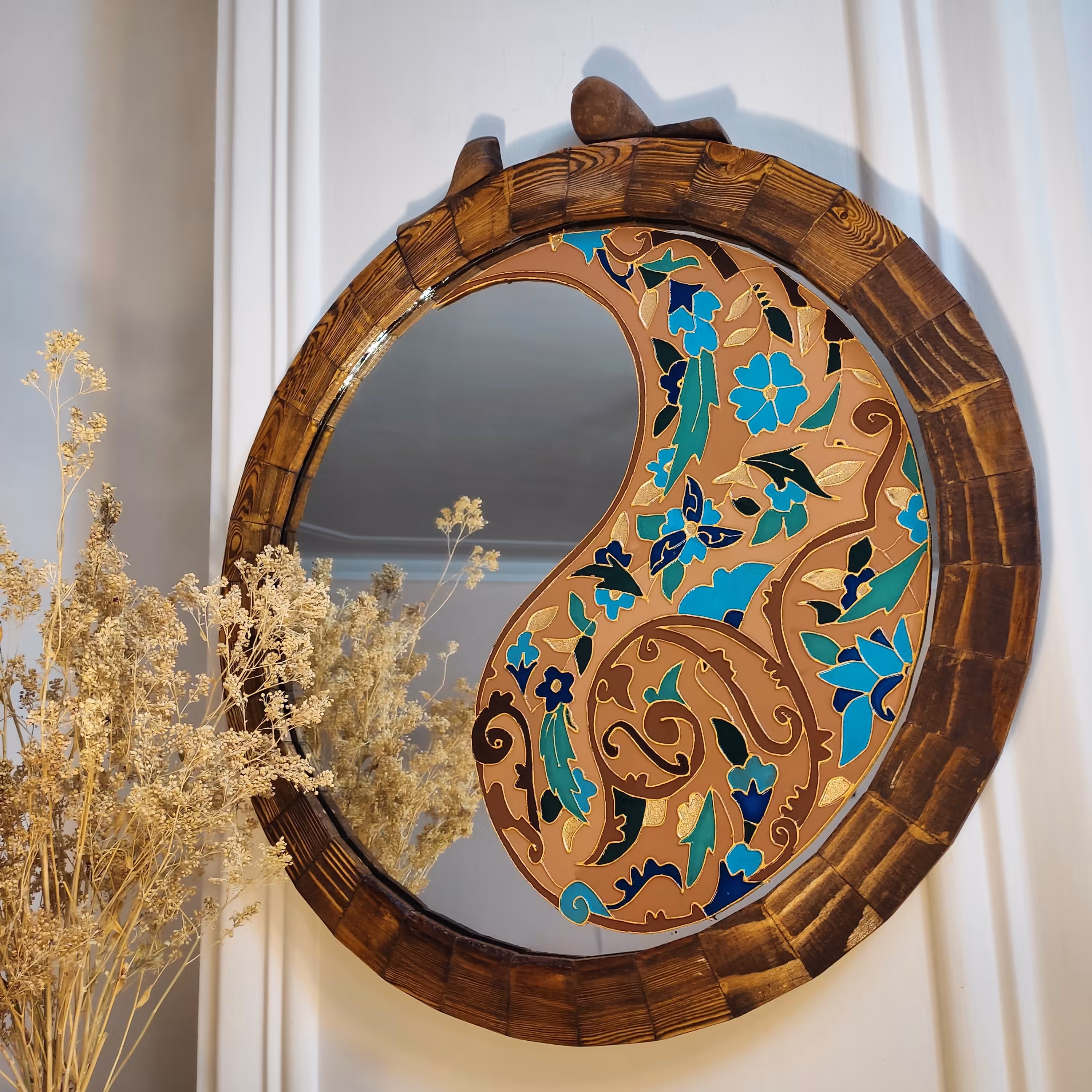آینه گرد صنایع دستی نقاشی شده با تکنیک ویترای و قاب چوبی 
