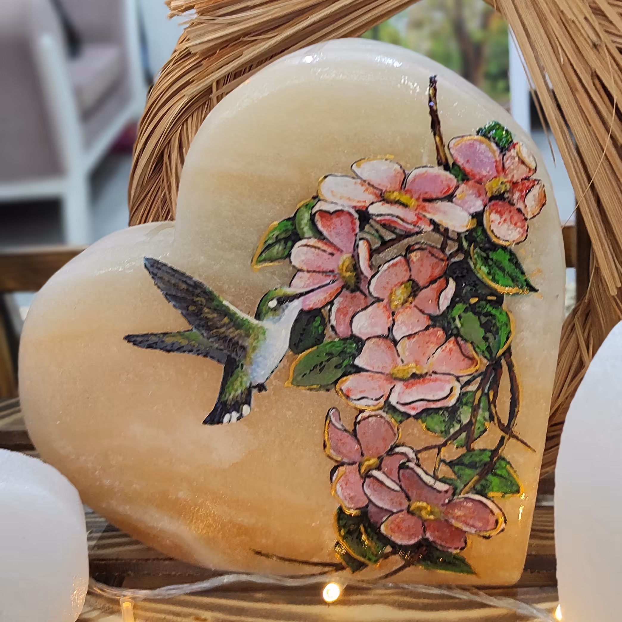 سنگ نمک تزیینی مدل قلب با طرح مرغ مگس خوار