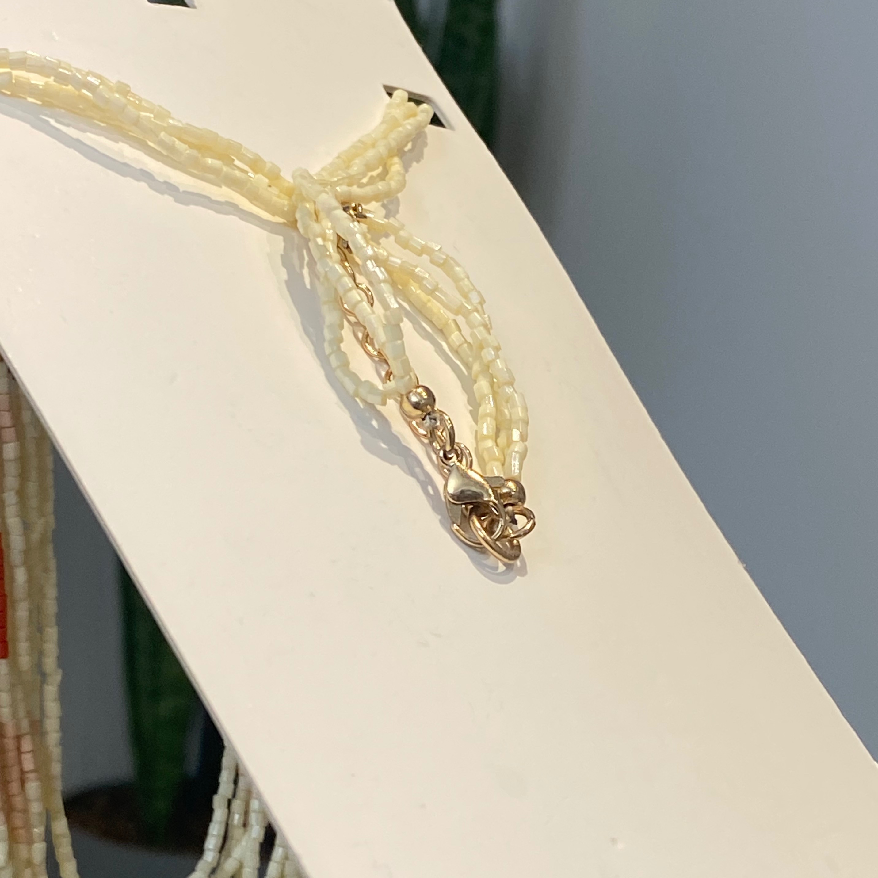 گردبند و رولباسی وارداتی بسیار خاص و زیبا در گردن