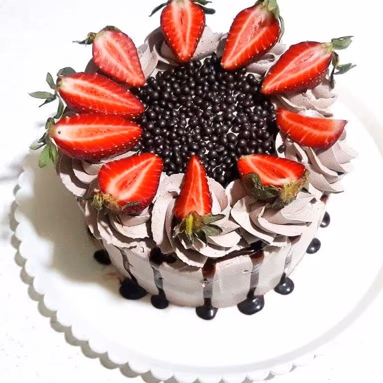 کیک توت فرنگی