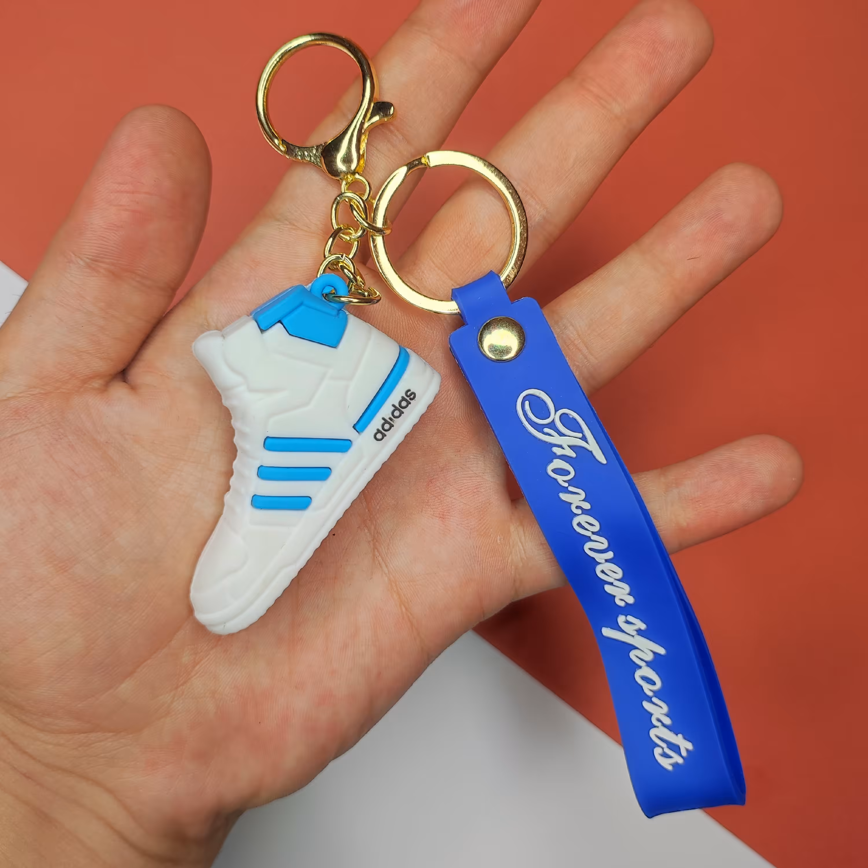 جاکلیدی سیلیکونی مدل کفش آدیداس ساقدار رنگ سفید